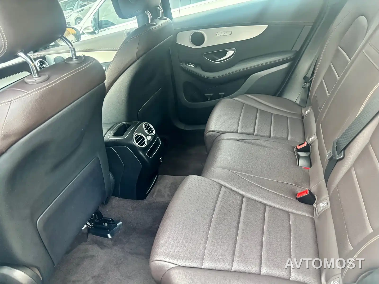 Mercedes-Benz GLC 2022 Facelift GLC 260 L 4MATIC Dynamic — фото 8