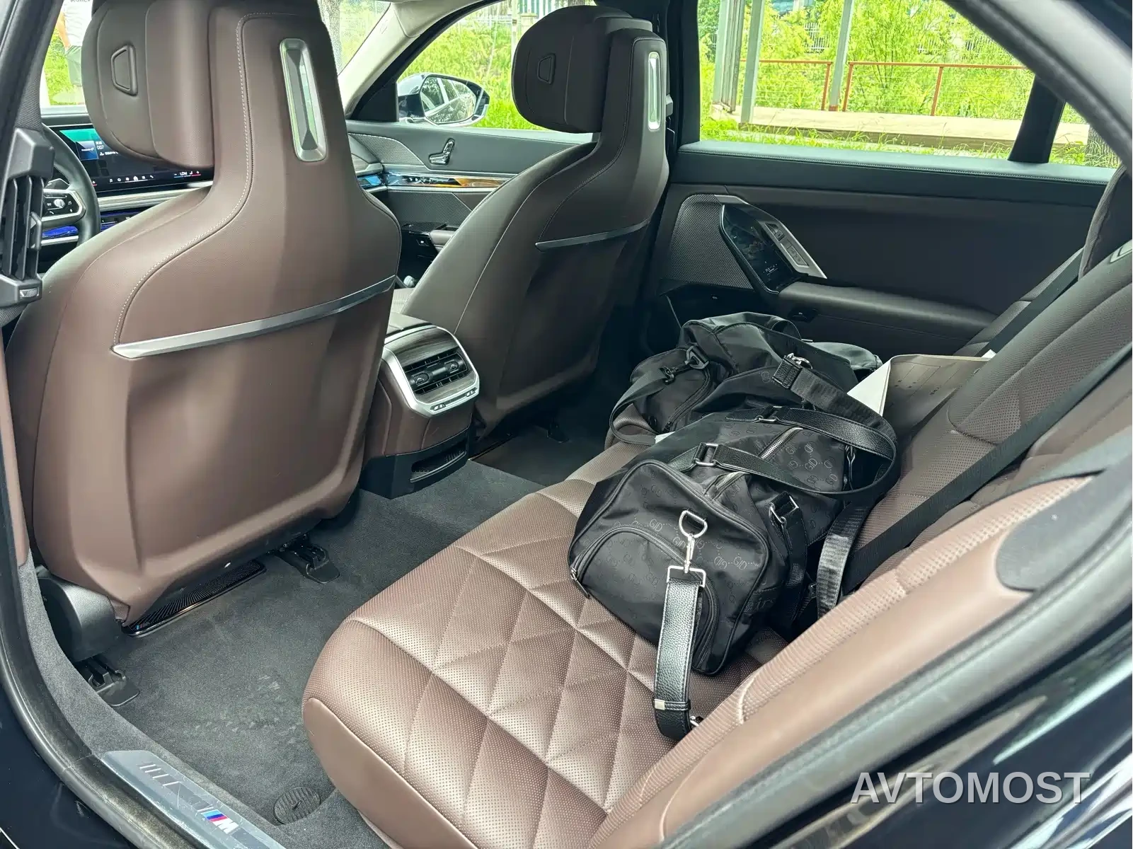 BMW i7 2023 eDrive50L Leading M Sport Package — фото 4