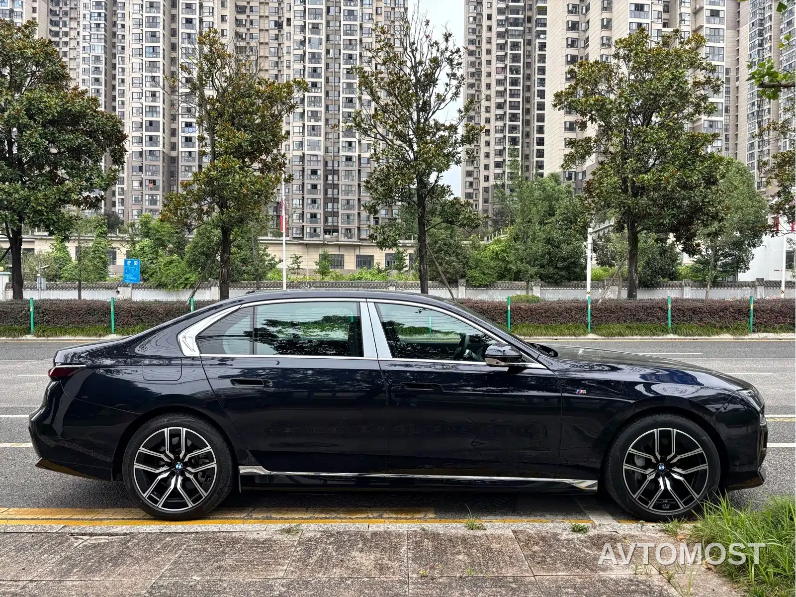 BMW i7 2023 eDrive50L Leading M Sport Package — фото 6