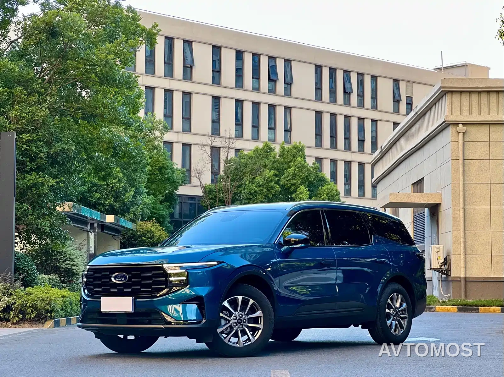 Ford Edge 2023 Edge L 2.0T EcoBoost E Hybrid FWD 7-Seater Luxury — фото 1