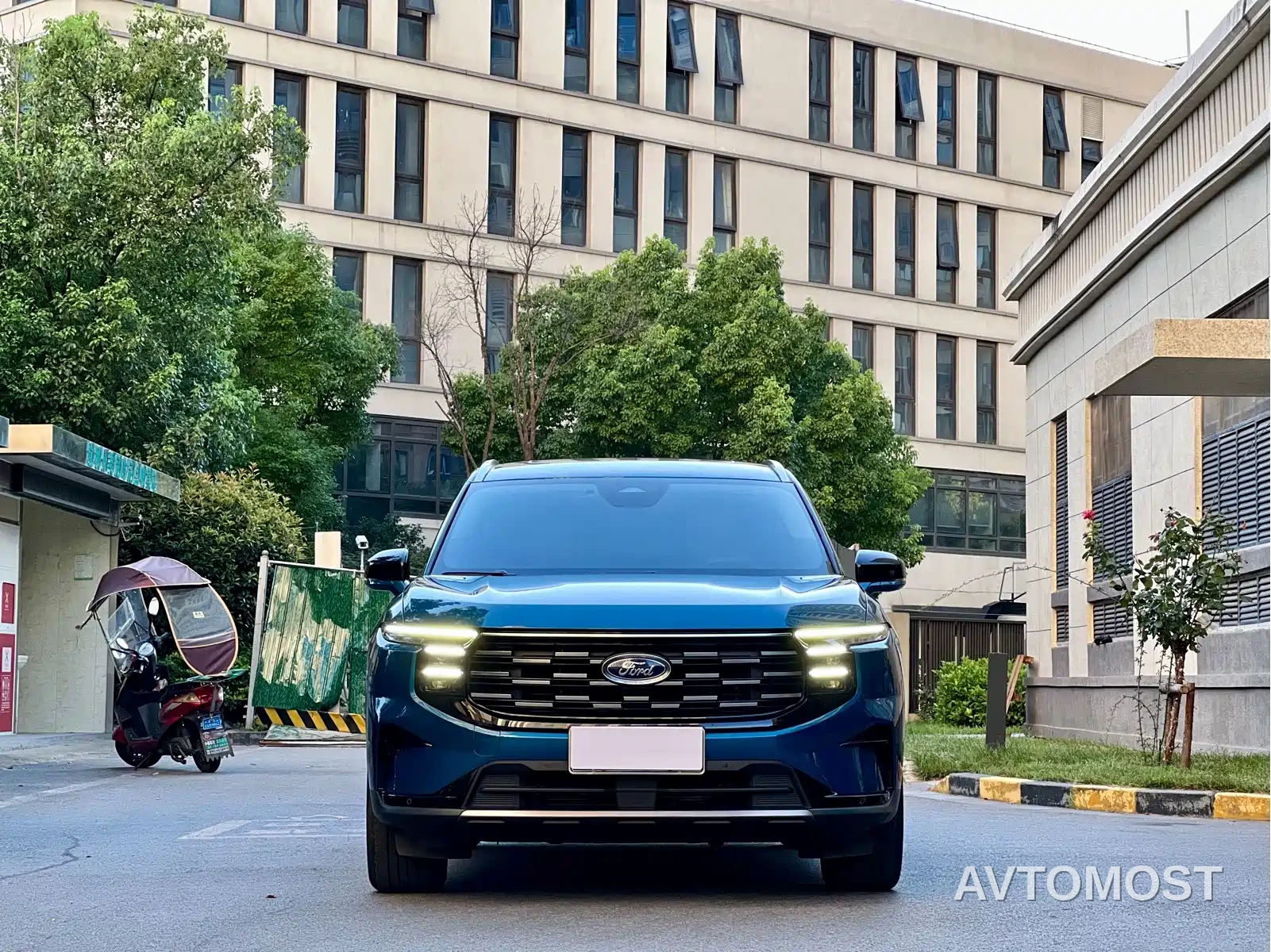 Ford Edge 2023 Edge L 2.0T EcoBoost E Hybrid FWD 7-Seater Luxury — фото 2