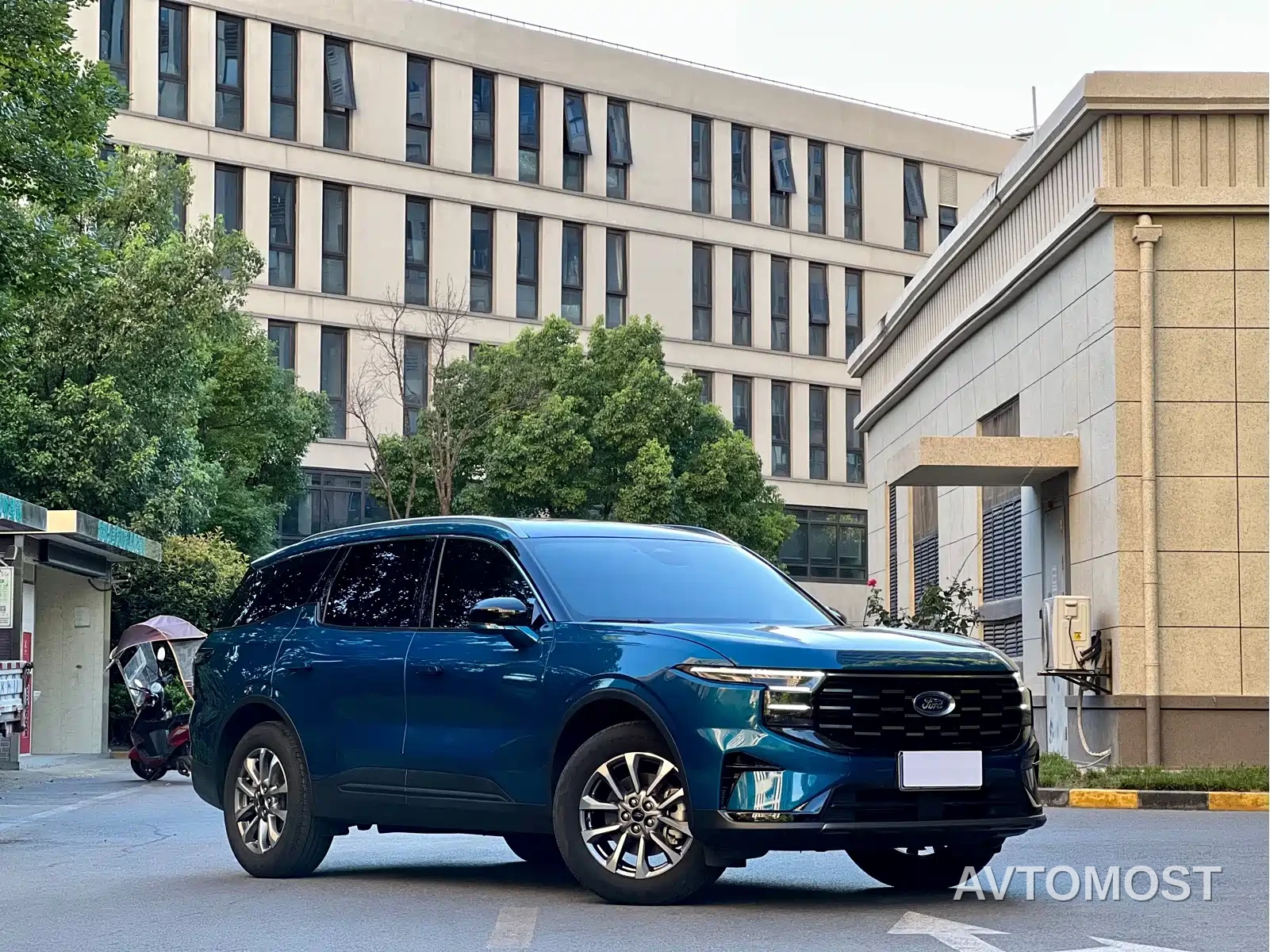 Ford Edge 2023 Edge L 2.0T EcoBoost E Hybrid FWD 7-Seater Luxury — фото 3