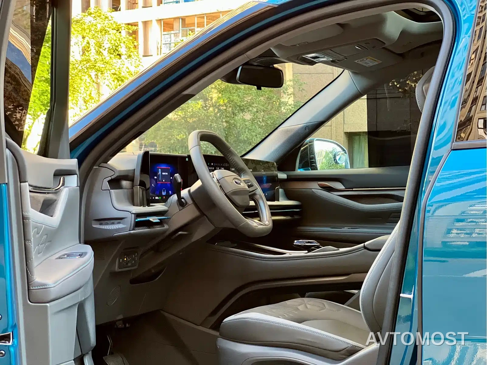 Ford Edge 2023 Edge L 2.0T EcoBoost E Hybrid FWD 7-Seater Luxury — фото 4