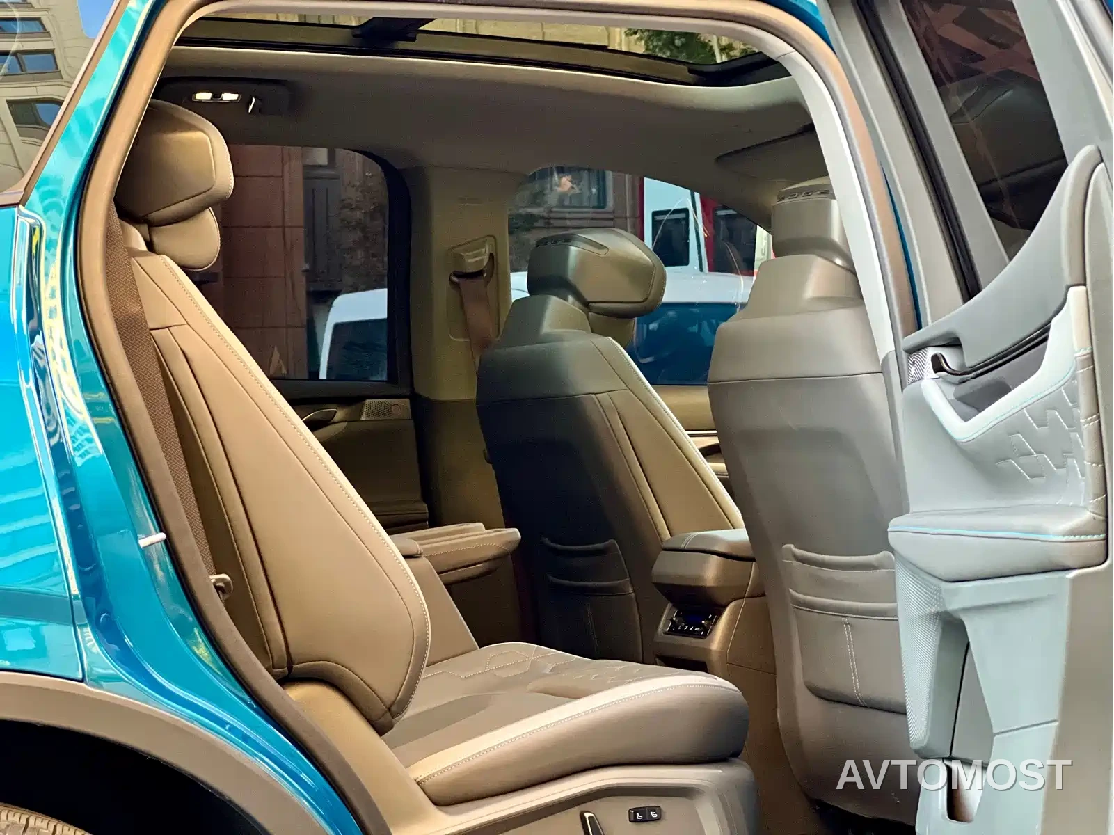 Ford Edge 2023 Edge L 2.0T EcoBoost E Hybrid FWD 7-Seater Luxury — фото 8