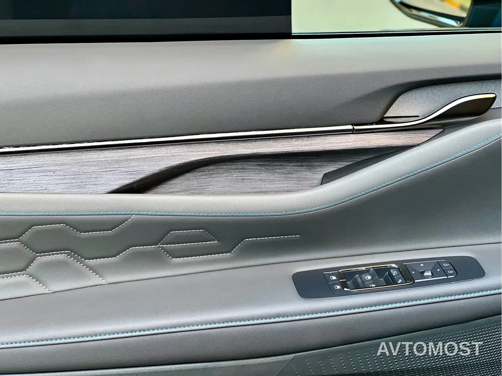 Ford Edge 2023 Edge L 2.0T EcoBoost E Hybrid FWD 7-Seater Luxury — фото 20