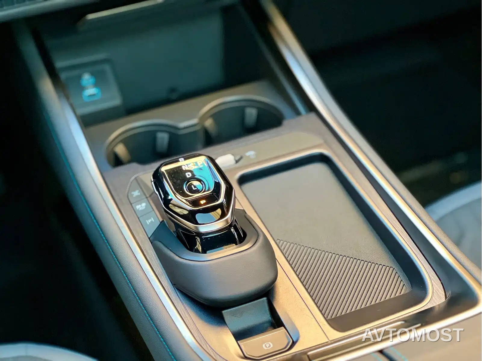 Ford Edge 2023 Edge L 2.0T EcoBoost E Hybrid FWD 7-Seater Luxury — фото 24