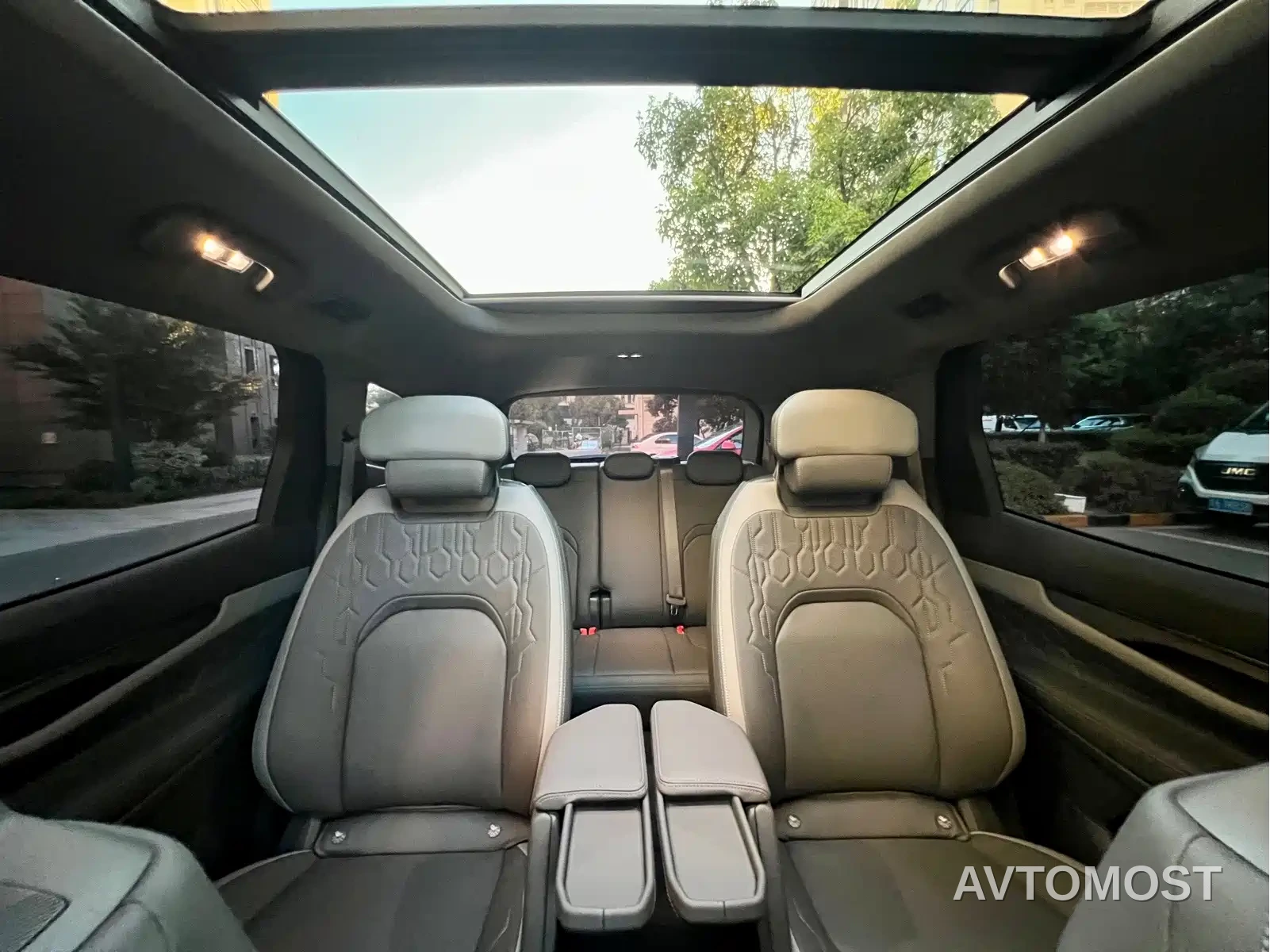 Ford Edge 2023 Edge L 2.0T EcoBoost E Hybrid FWD 7-Seater Luxury — фото 26