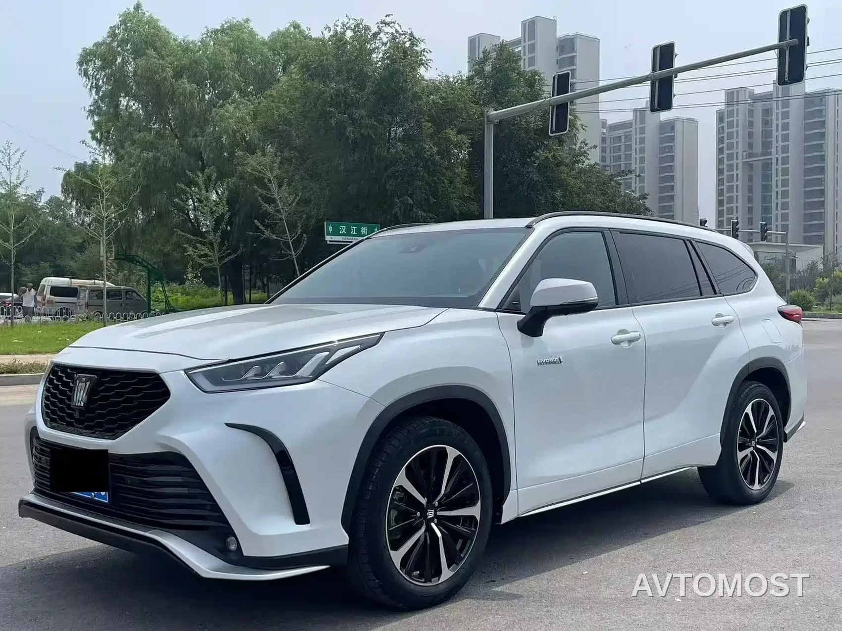 Toyota Crown Kluger 2023 2.5L HEV AWD Premium Edition — фото 1