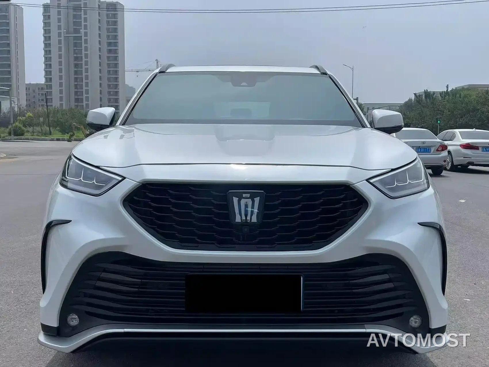 Toyota Crown Kluger 2023 2.5L HEV AWD Premium Edition — фото 2