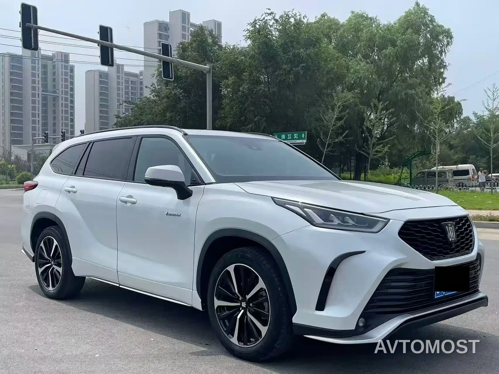 Toyota Crown Kluger 2023 2.5L HEV AWD Premium Edition — фото 3