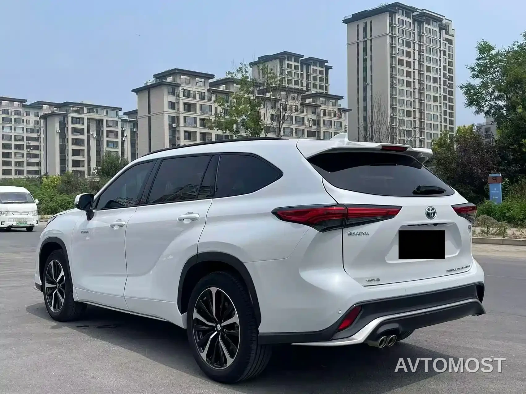 Toyota Crown Kluger 2023 2.5L HEV AWD Premium Edition — фото 7