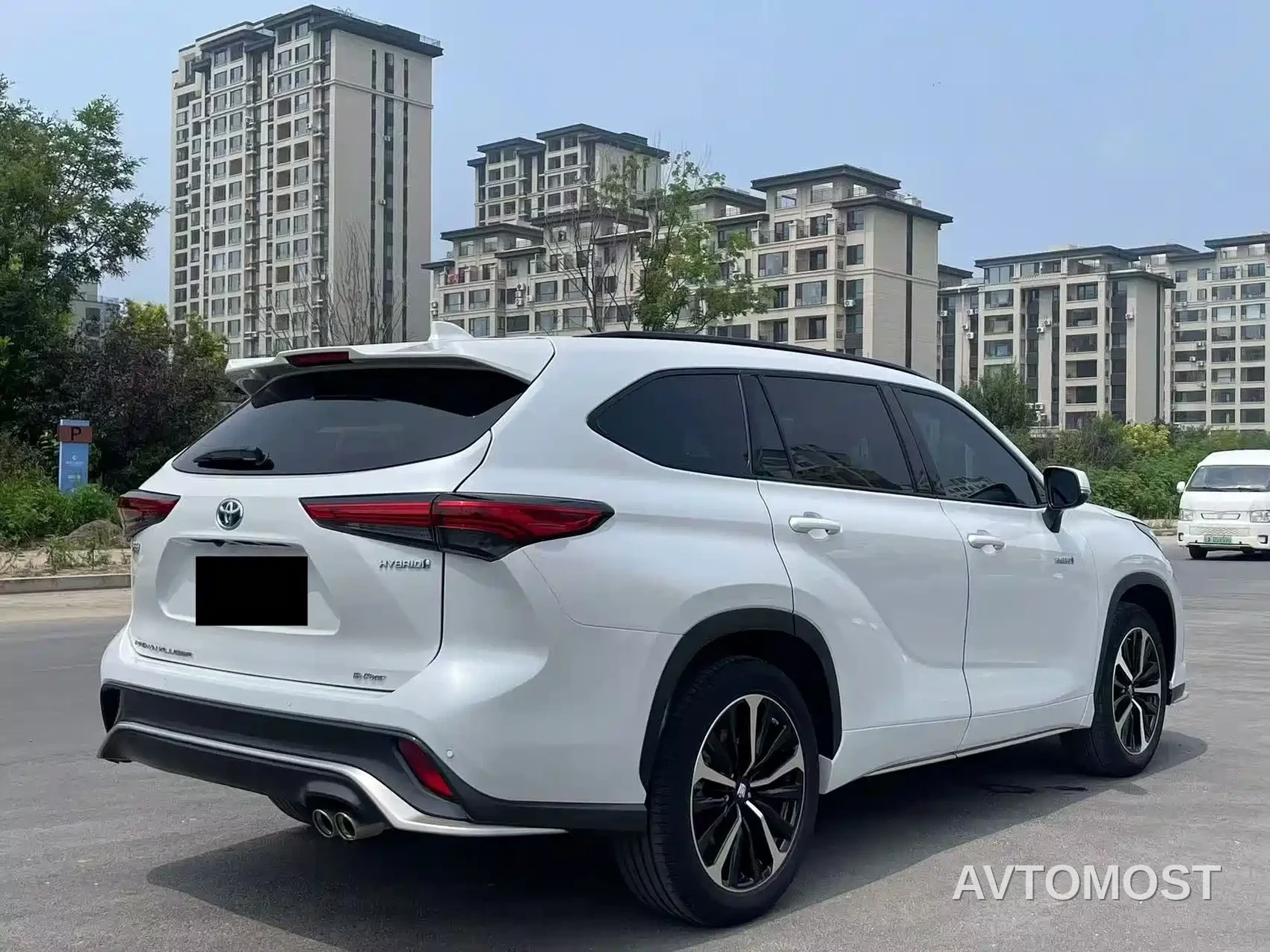 Toyota Crown Kluger 2023 2.5L HEV AWD Premium Edition — фото 9
