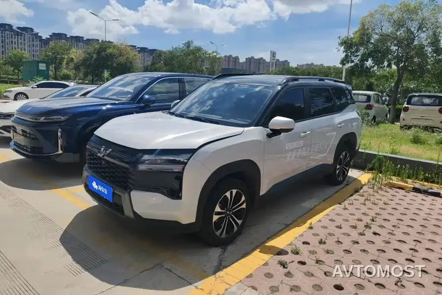 Wuling Motors Starlight 560 NEV 2025 Model Plug-in Hybrid Version 5-seater