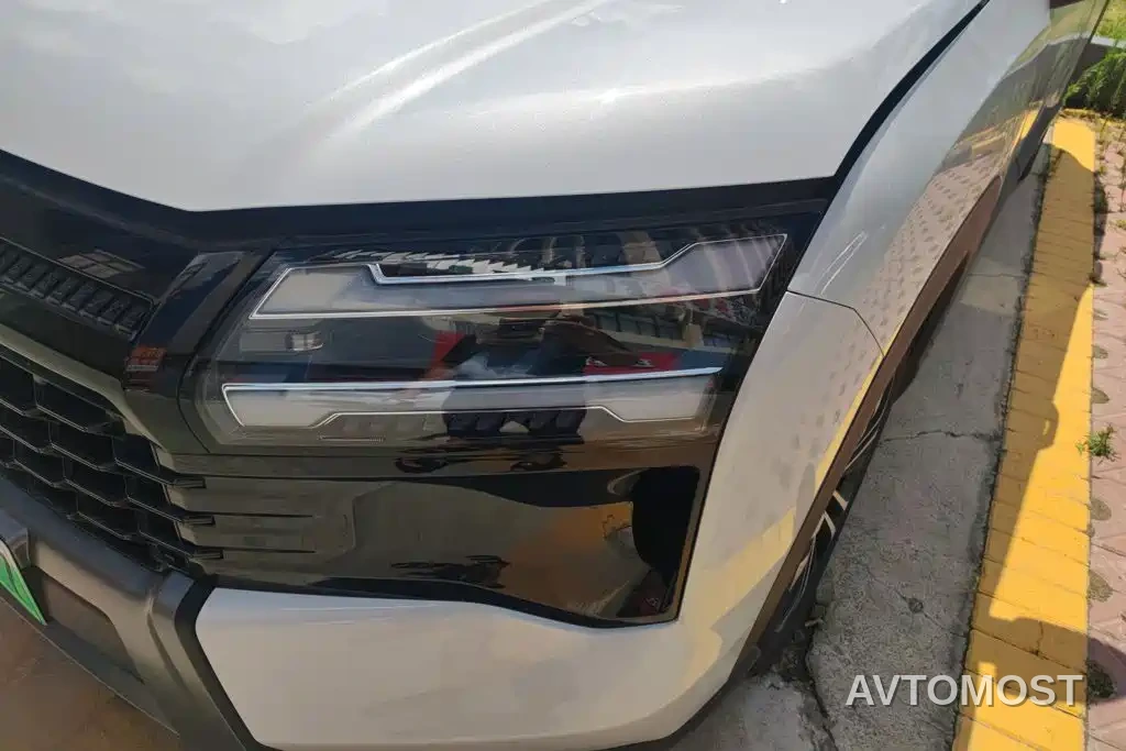 Wuling Motors Starlight 560 NEV 2025 Model Plug-in Hybrid Version 5-seater — фото 5