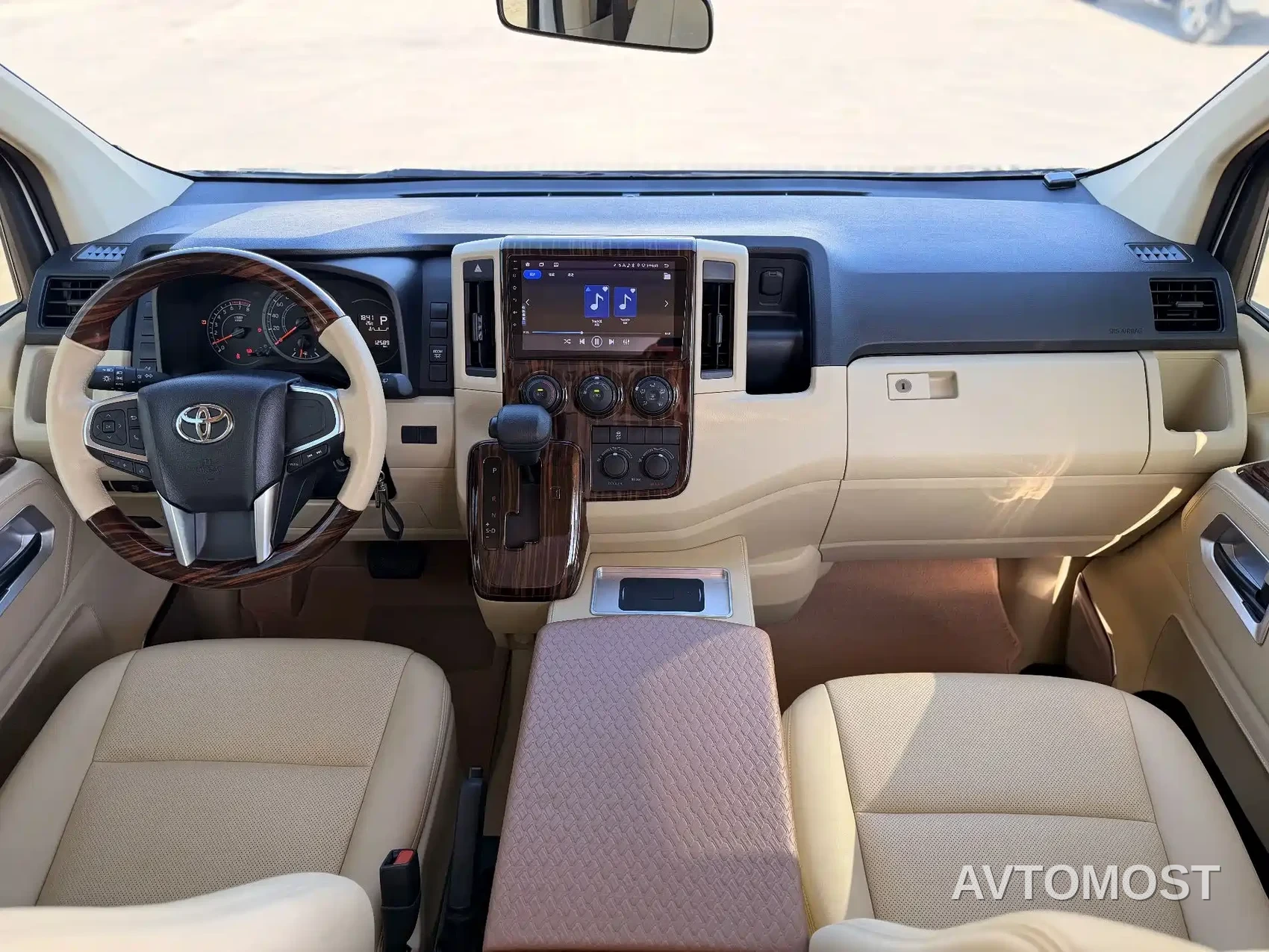 Toyota HIACE — фото 11