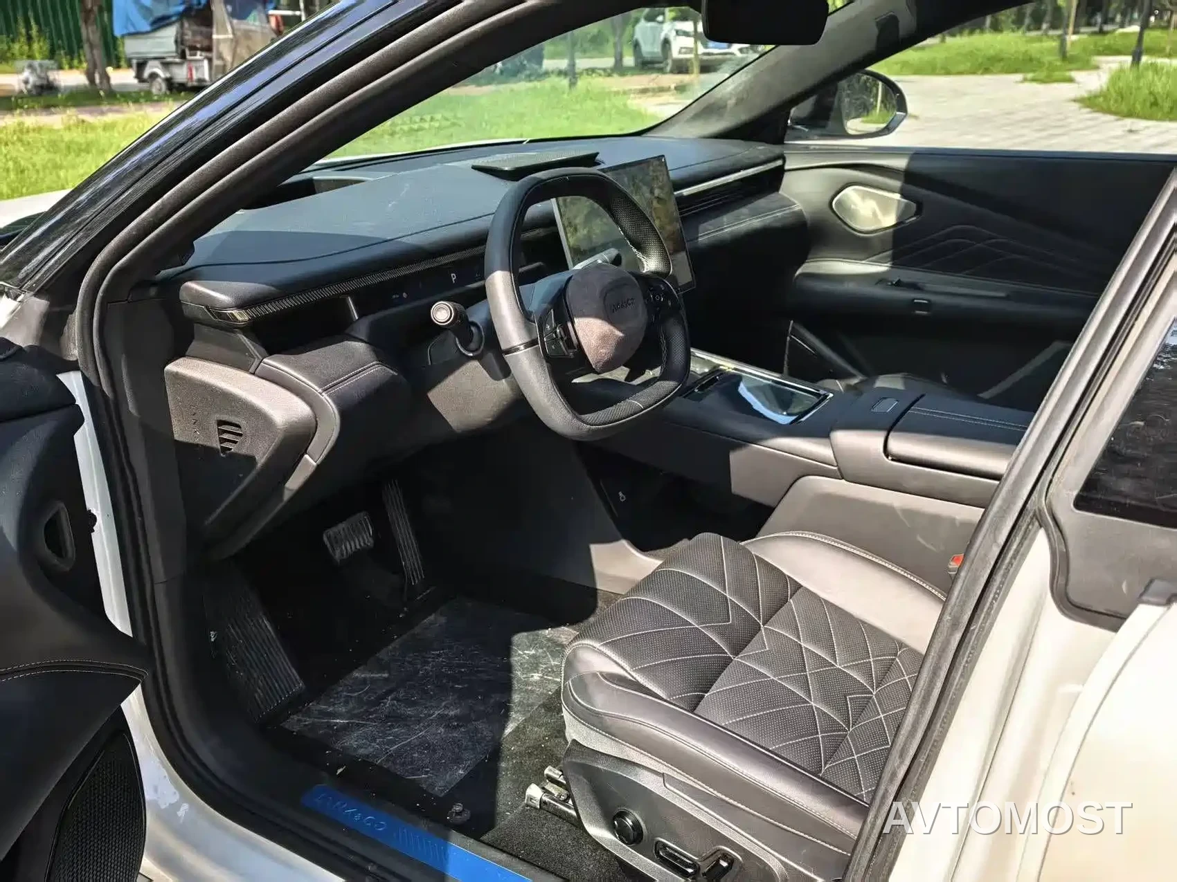 Lynk & Co 10 EM-P 2025 Facelift 120 AWD Ultra — фото 4