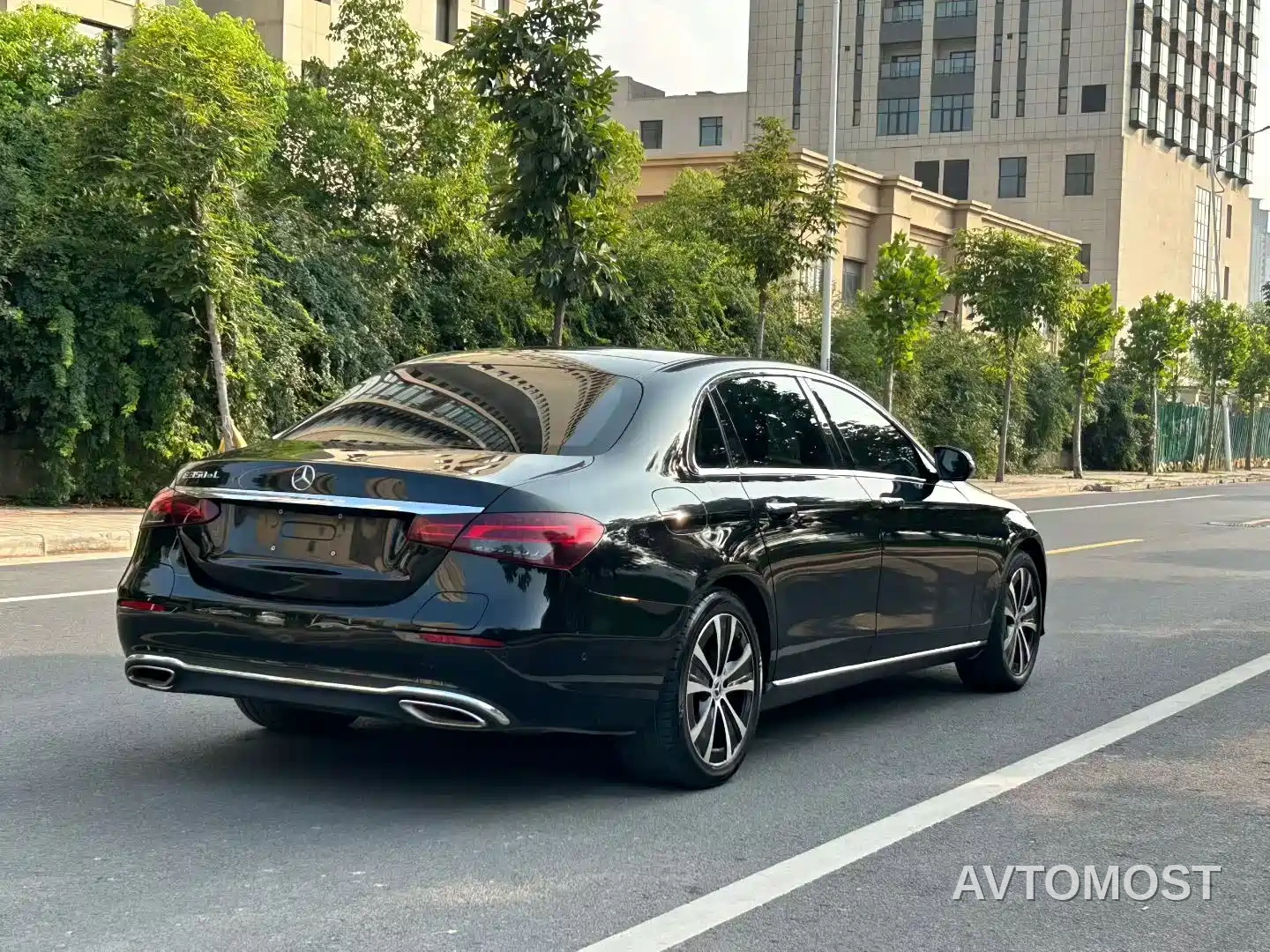 Mercedes-Benz E-Class New Energy 2021 E 350 e L Plug-in Hybrid Sedan — фото 7