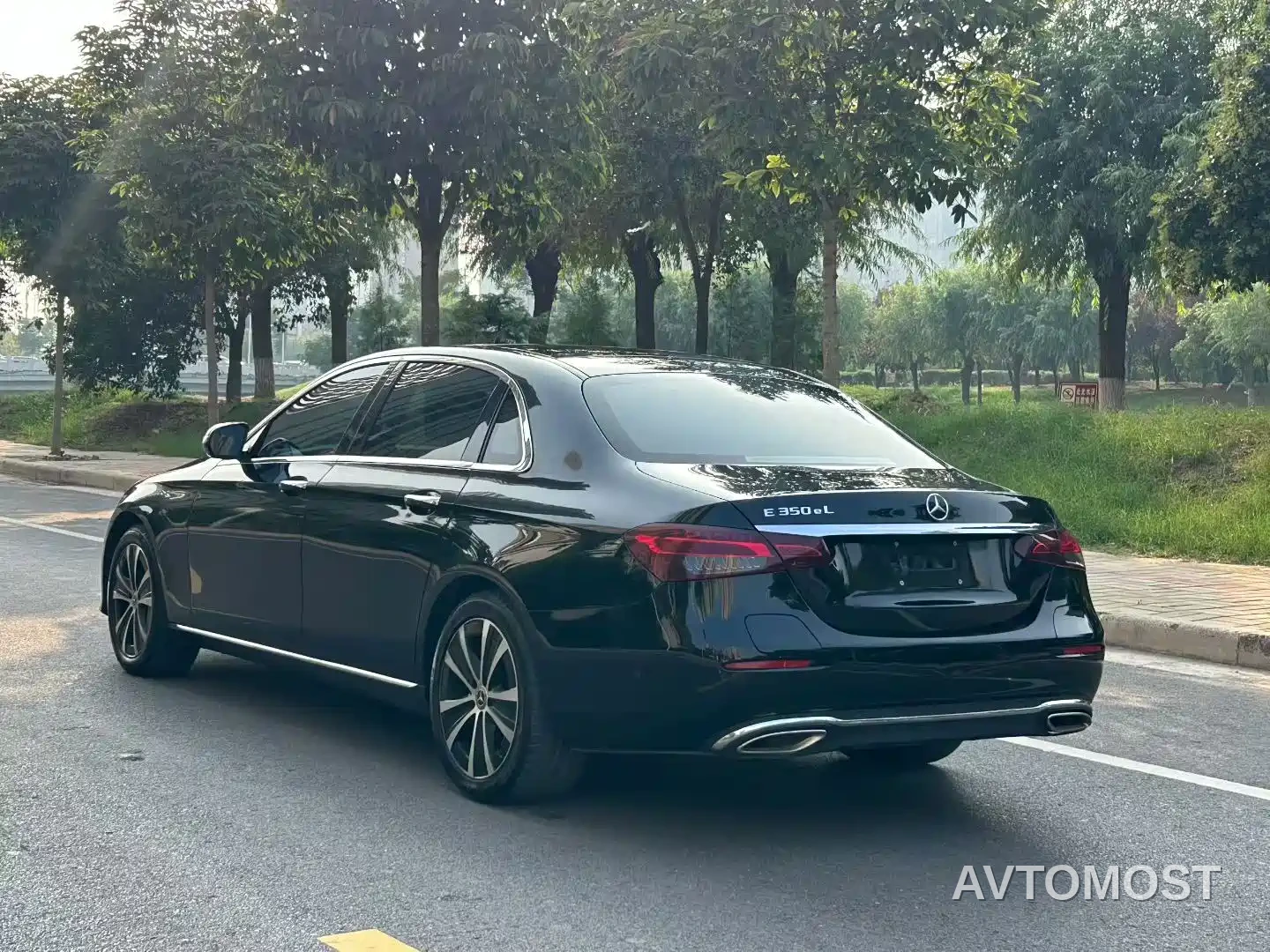 Mercedes-Benz E-Class New Energy 2021 E 350 e L Plug-in Hybrid Sedan — фото 9