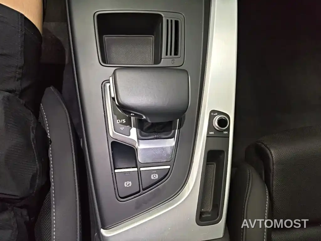 Audi A4L 2020 40 TFSI quattro Luxury Dynamic — фото 7