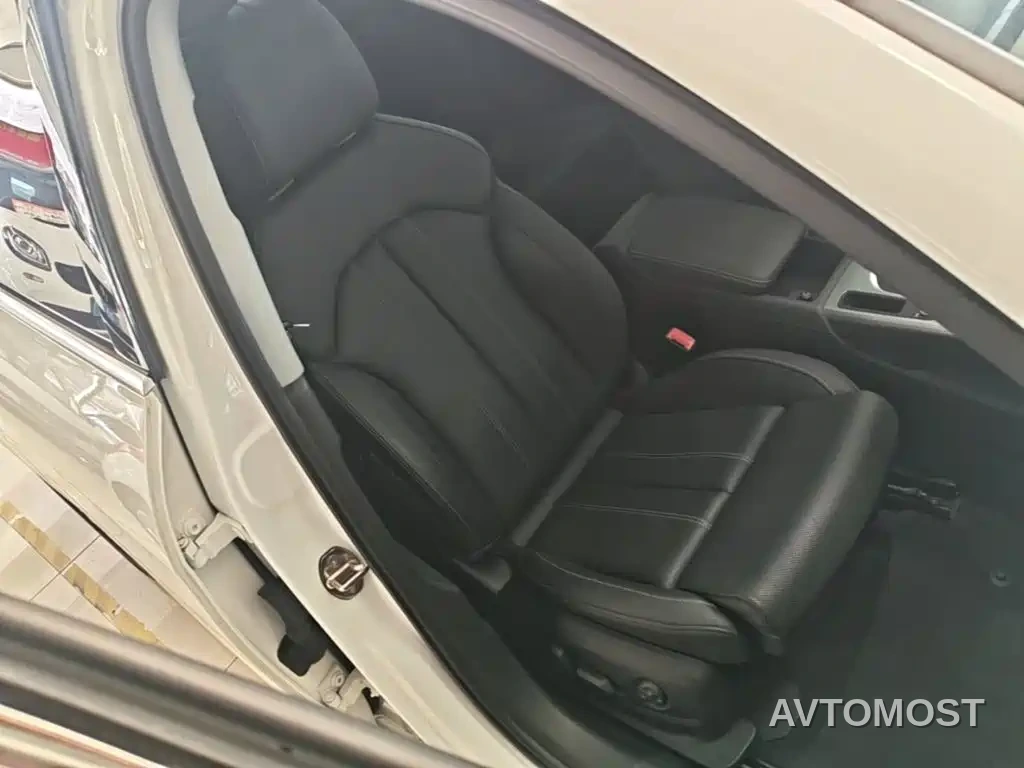 Audi A4L 2020 40 TFSI quattro Luxury Dynamic — фото 17