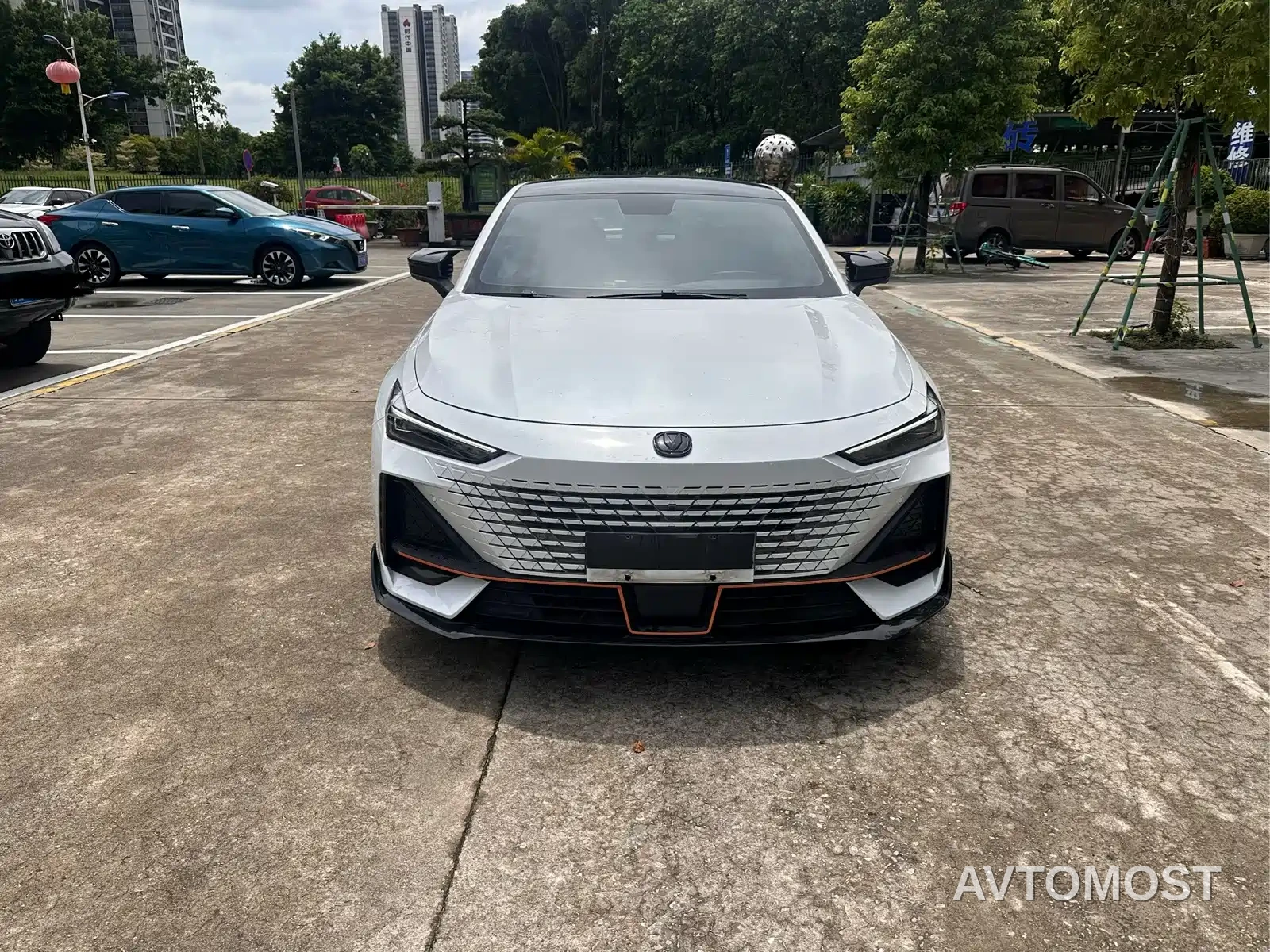 Changan UNI-V 2022 1.5T Sport Edition — фото 2