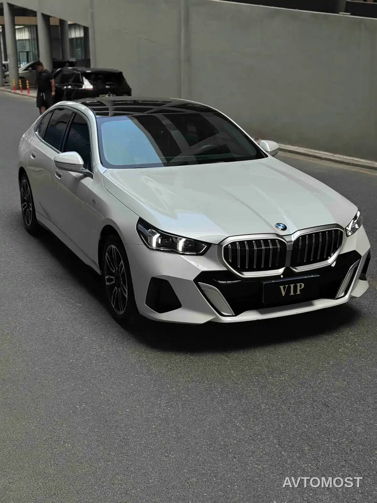 BMW 5 Series 2024 530Li Premium M Sport Package — фото 3