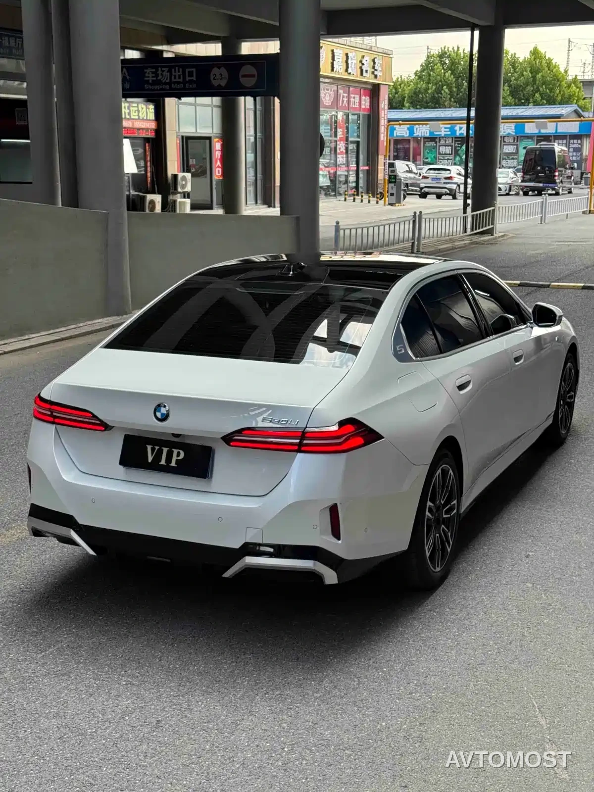 BMW 5 Series 2024 530Li Premium M Sport Package — фото 4