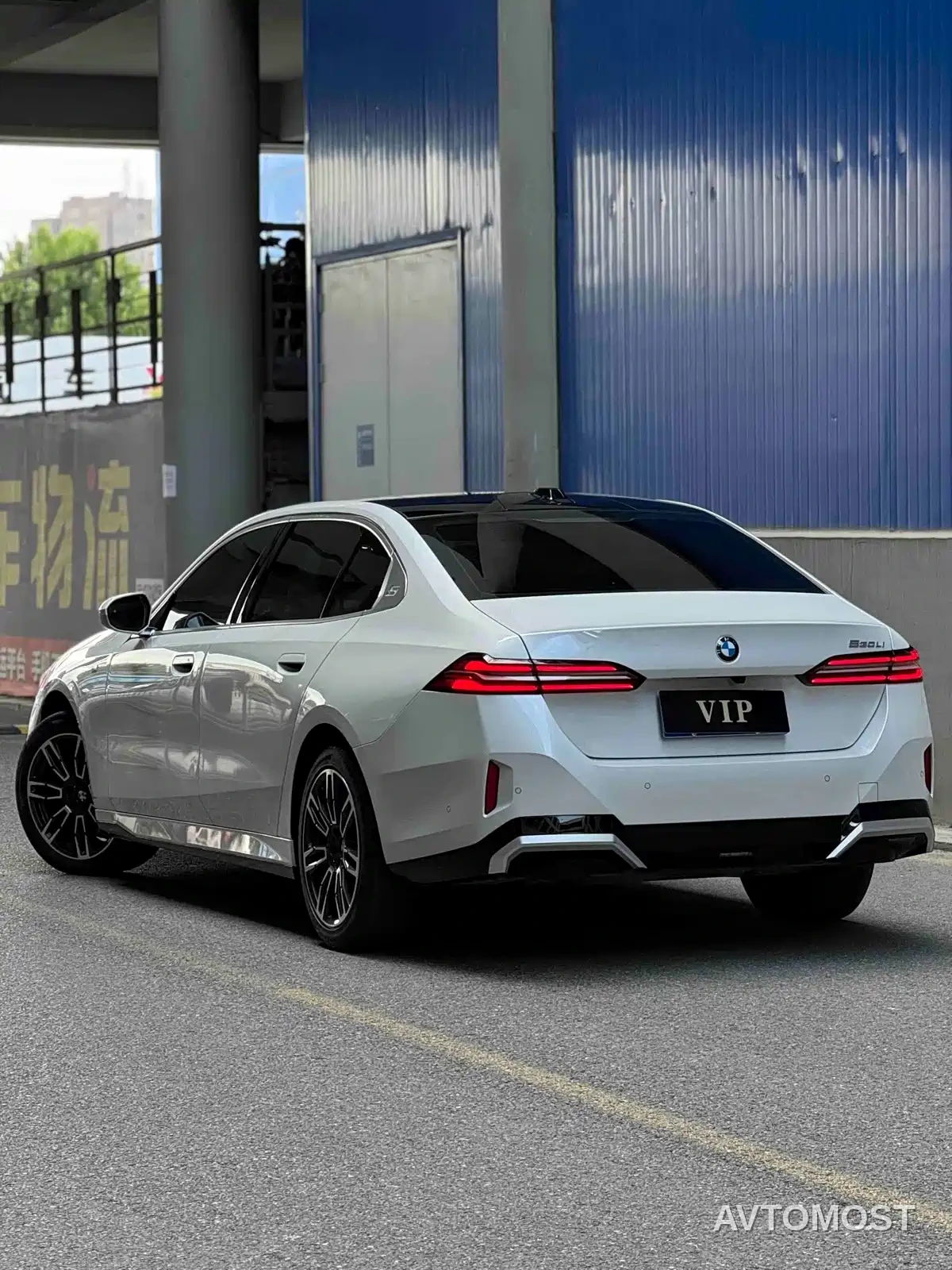 BMW 5 Series 2024 530Li Premium M Sport Package — фото 6