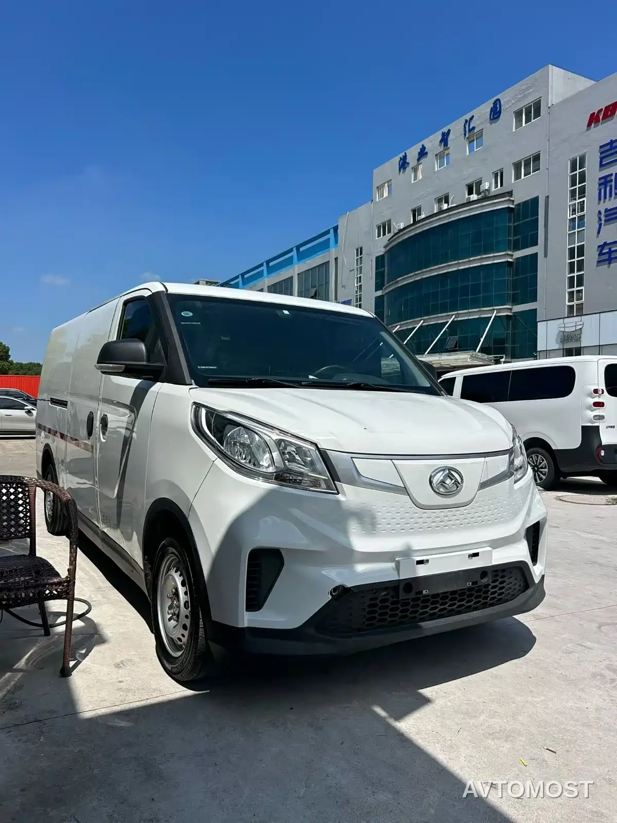 SAIC Maxus EV30 2023 Pure Electric Intelligent Logistics Expert Long Wheelbase CATL — фото 1