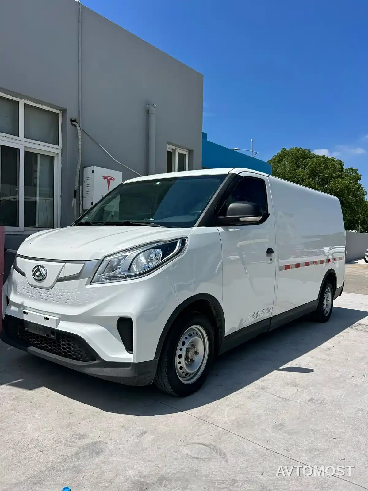 SAIC Maxus EV30 2023 Pure Electric Intelligent Logistics Expert Long Wheelbase CATL — фото 2