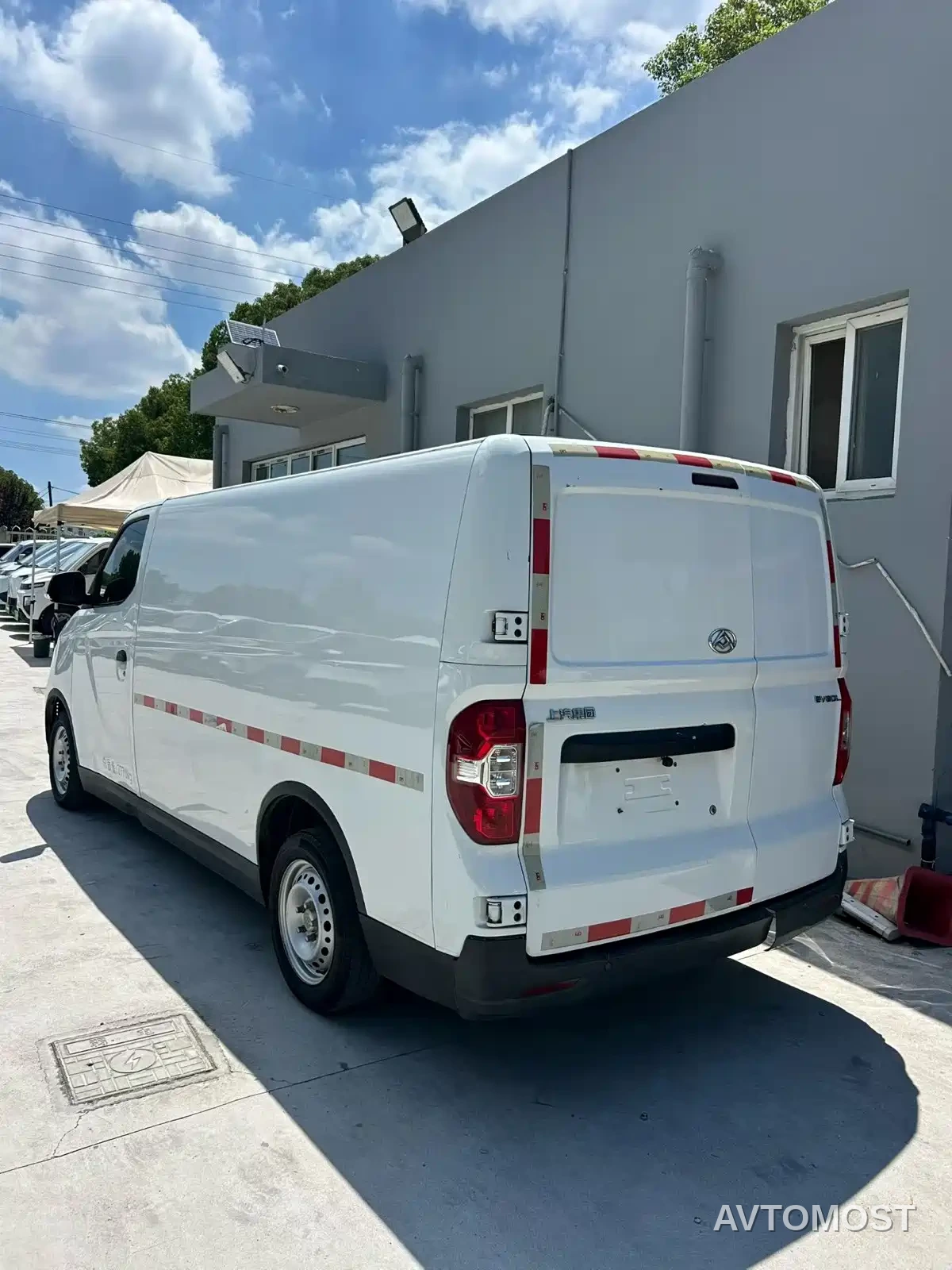 SAIC Maxus EV30 2023 Pure Electric Intelligent Logistics Expert Long Wheelbase CATL — фото 4