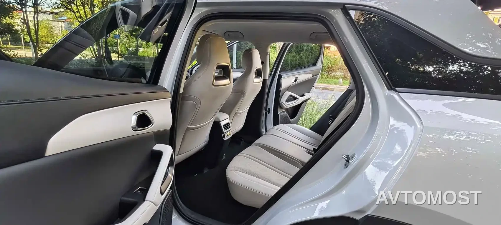 BYD Yuan UP 2025 Model 301KM Navigator — фото 7