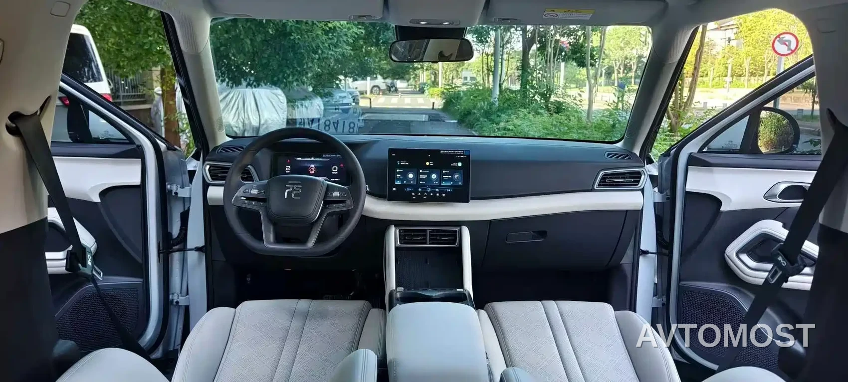 BYD Yuan UP 2025 Model 301KM Navigator — фото 9