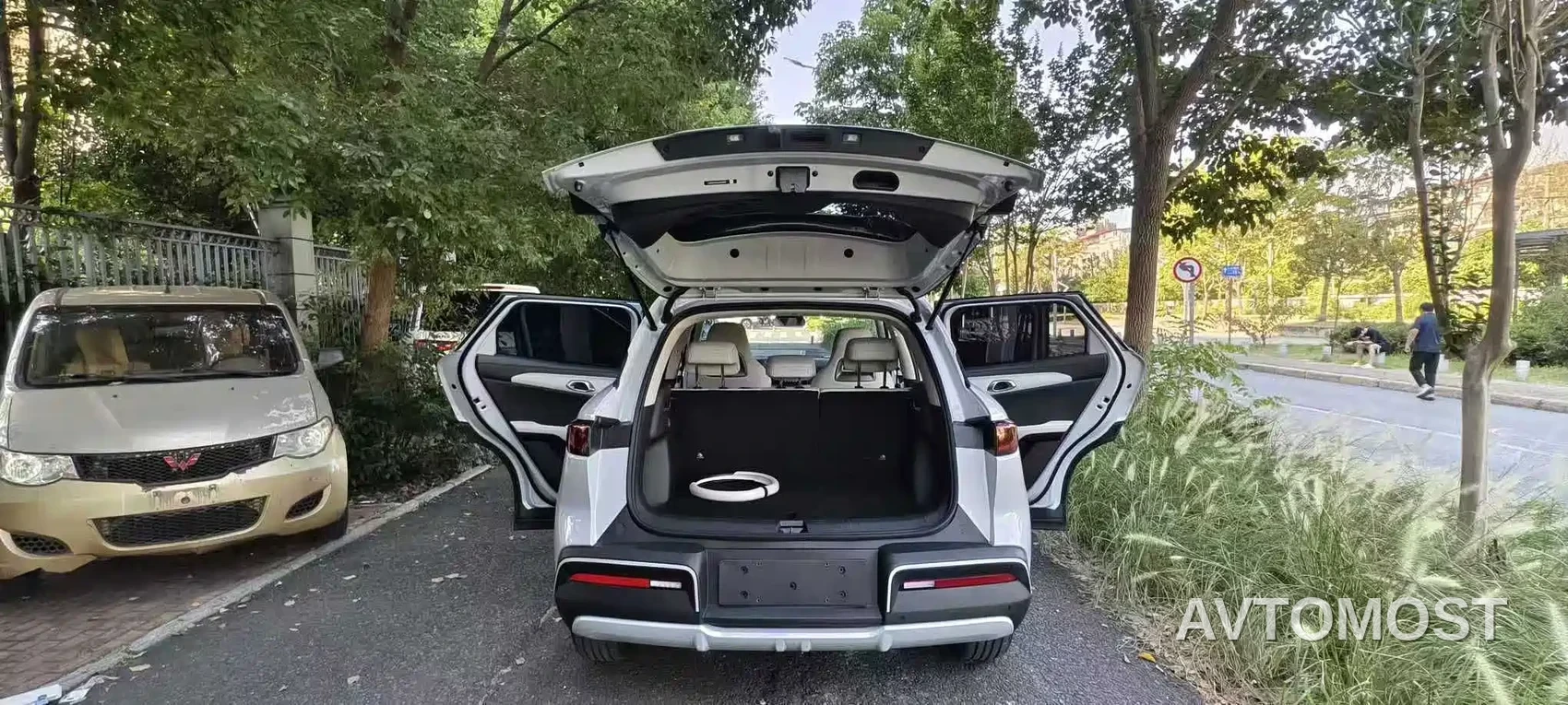 BYD Yuan UP 2025 Model 301KM Navigator — фото 10
