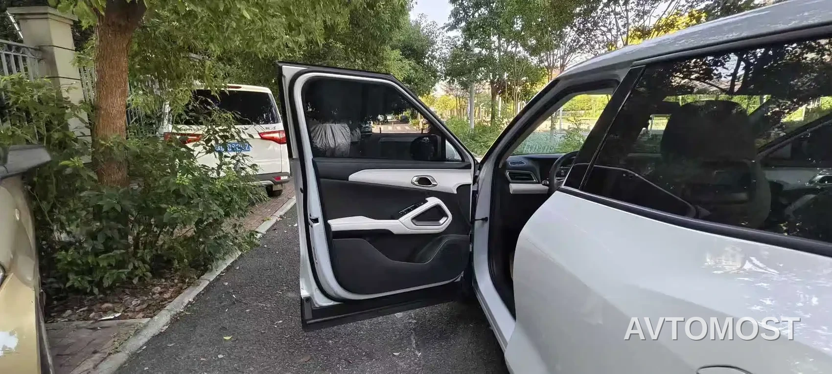 BYD Yuan UP 2025 Model 301KM Navigator — фото 11