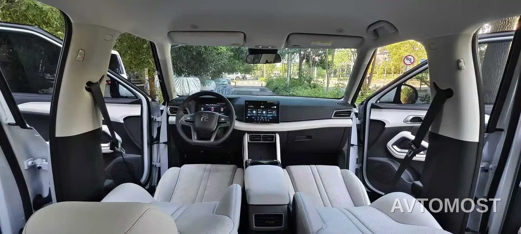 BYD Yuan UP 2025 Model 301KM Navigator — фото 12