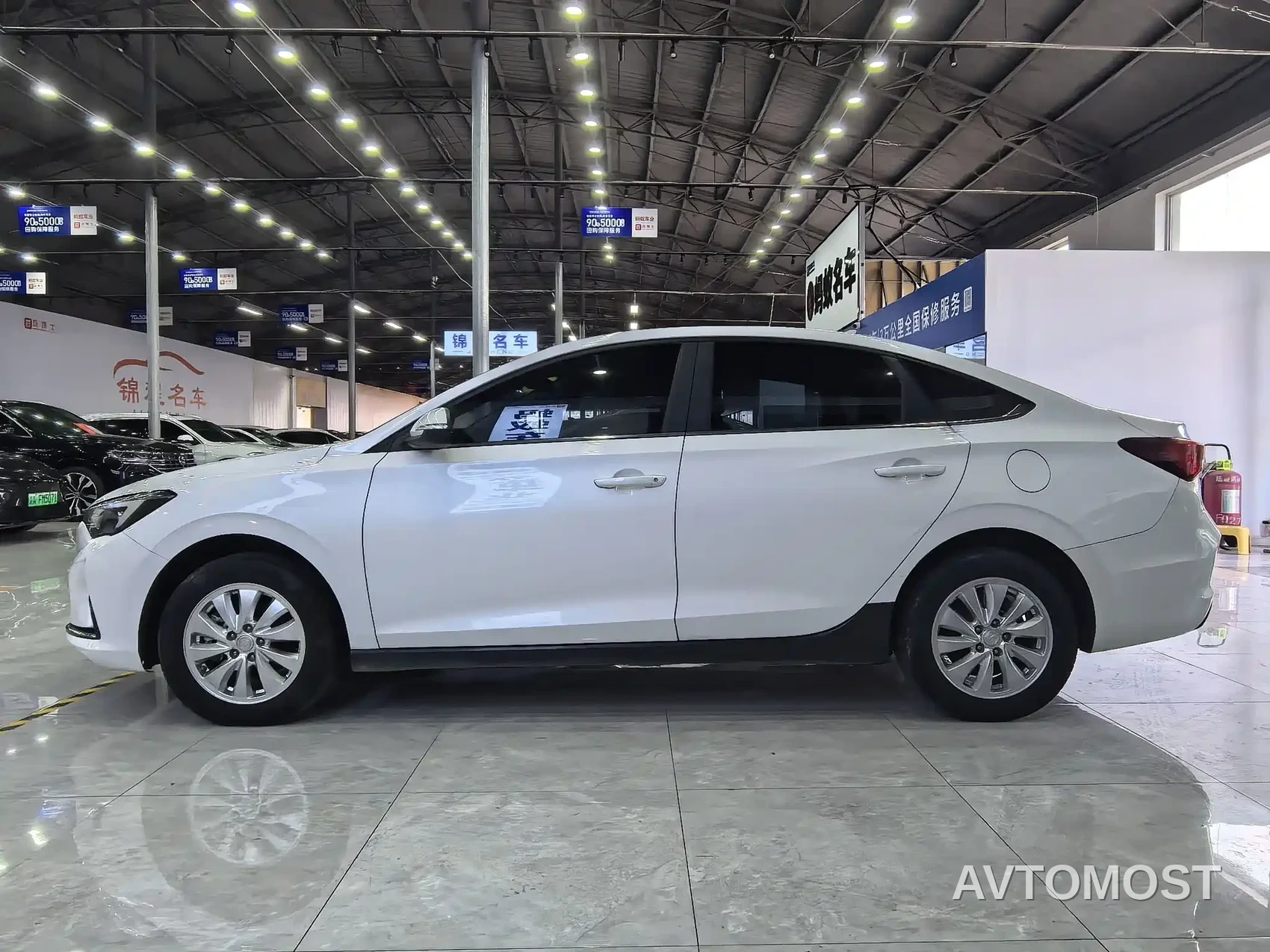 Changan Eado New Energy 2022 EV460 Premium Edition (LFP) — фото 4