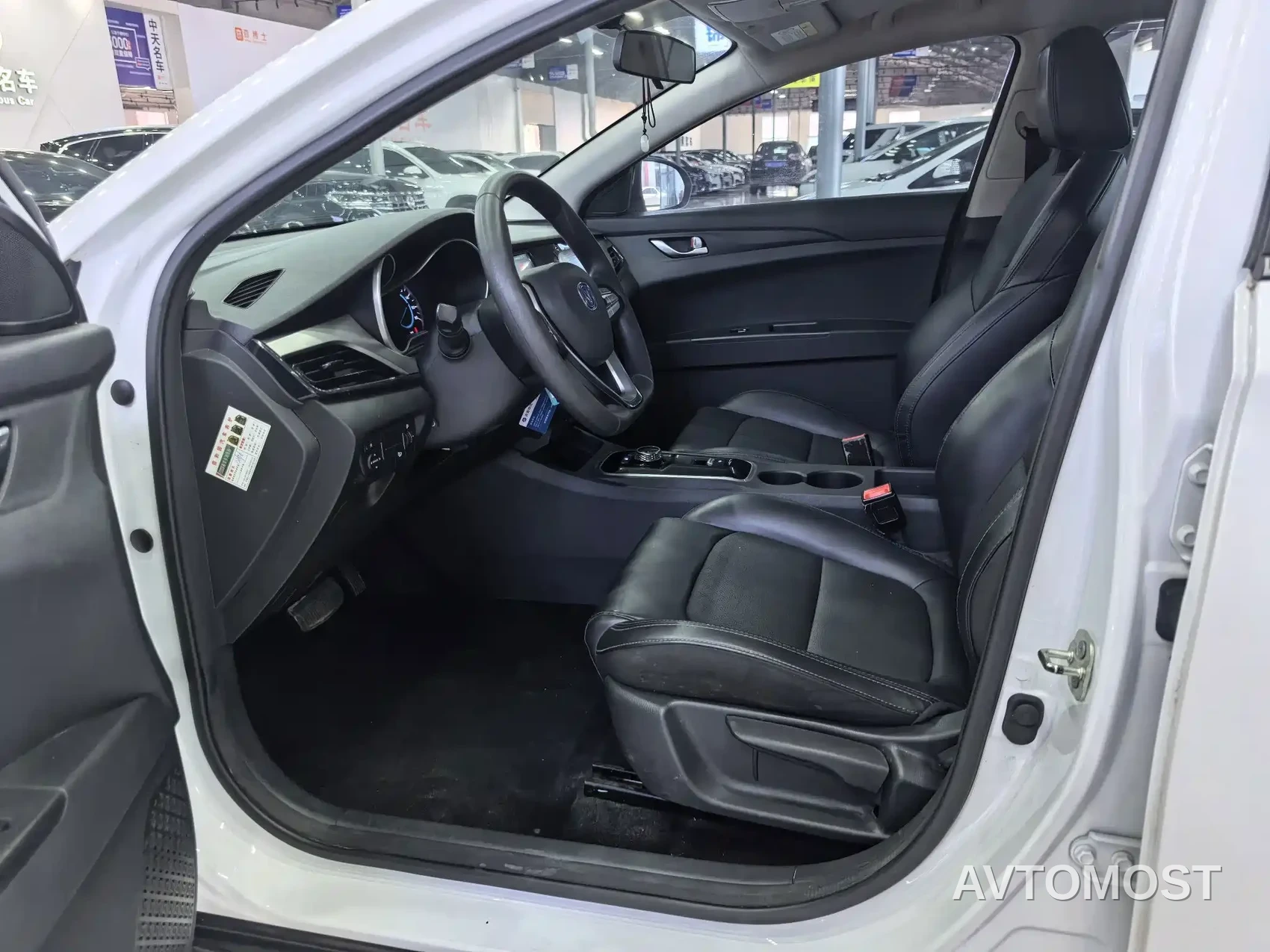 Changan Eado New Energy 2022 EV460 Premium Edition (LFP) — фото 9