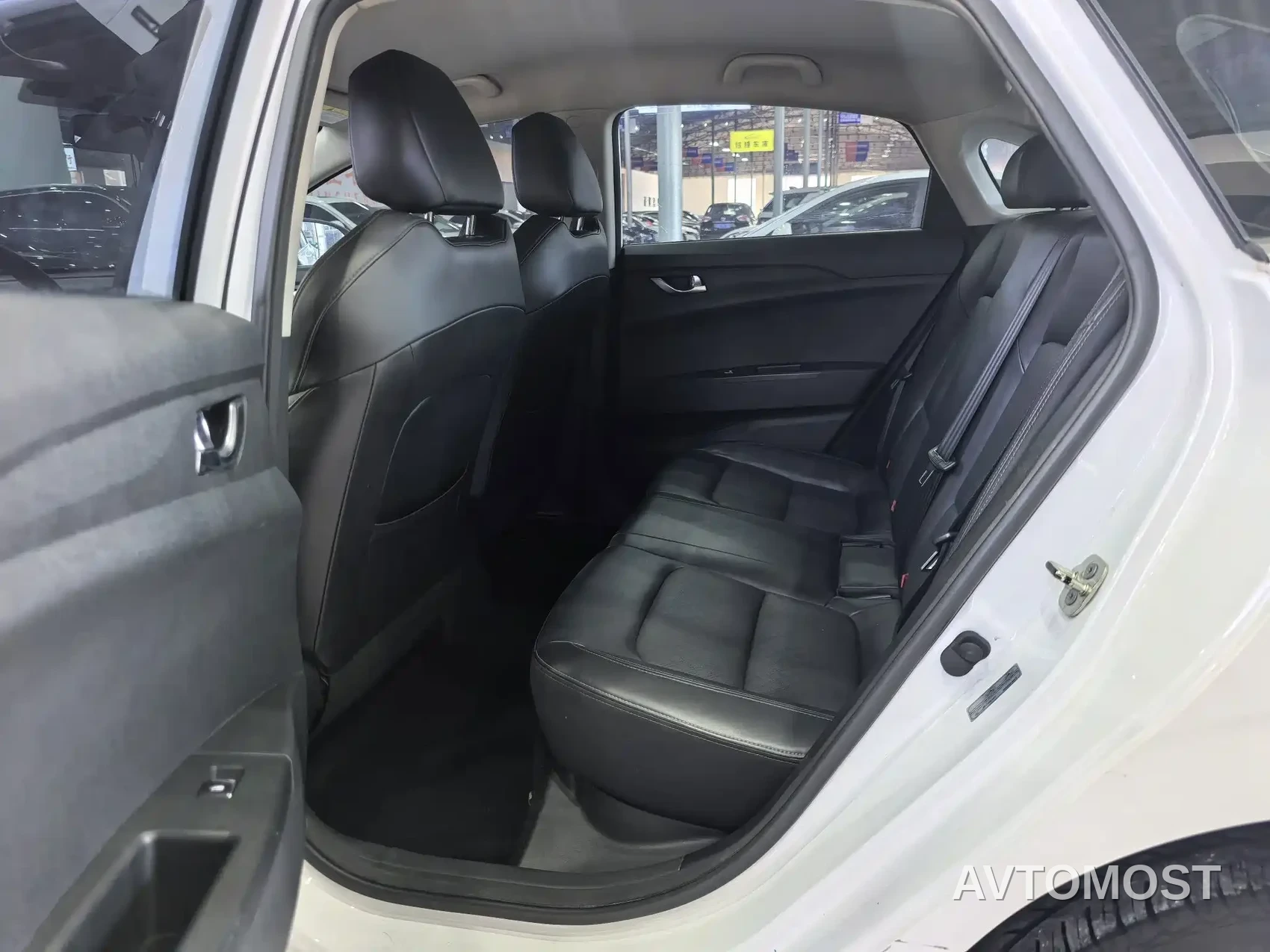 Changan Eado New Energy 2022 EV460 Premium Edition (LFP) — фото 11