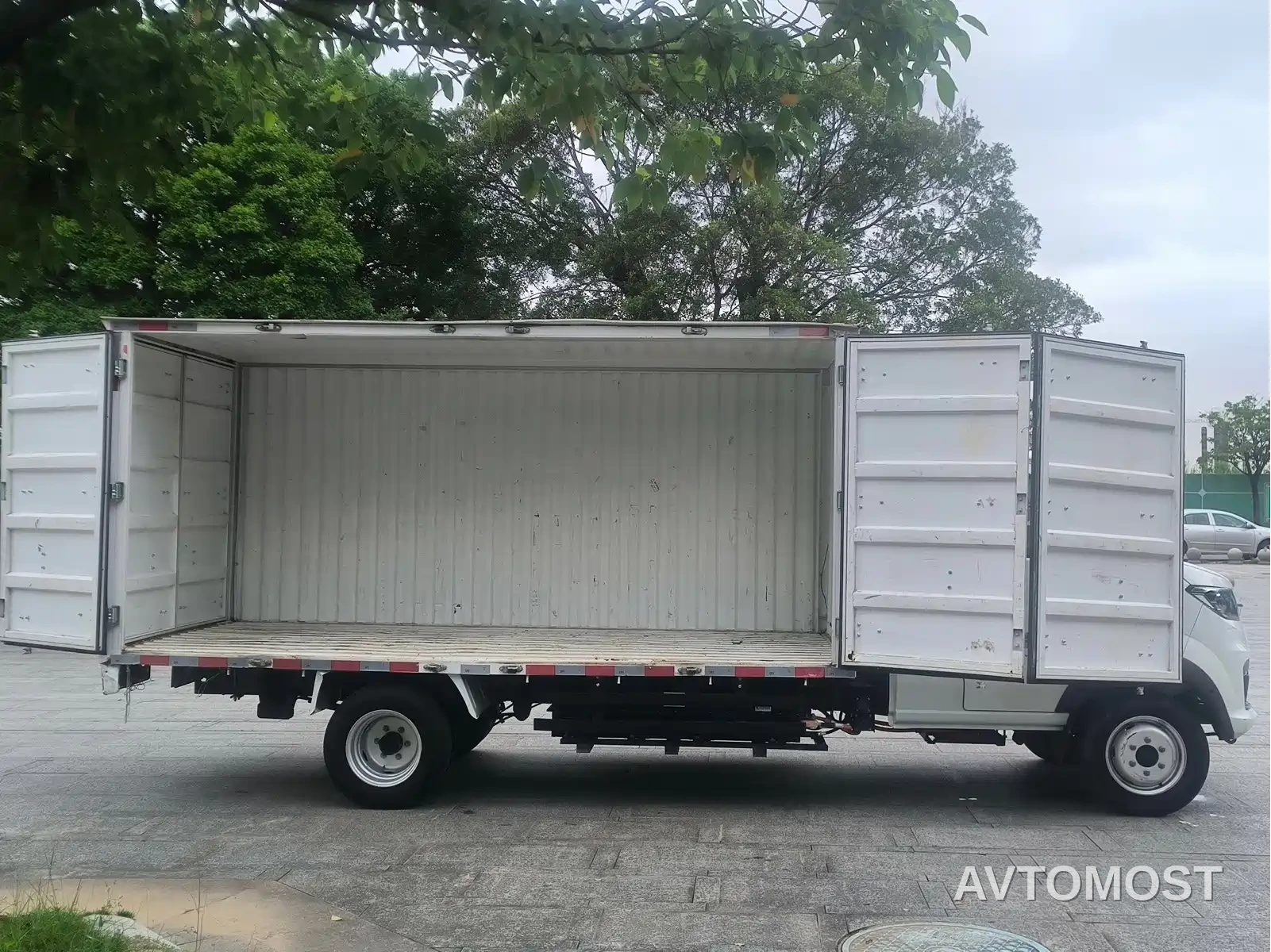 SRM Xinyuan T5L EV 2025 AVIC 56.7KWh Standard 3.8m Cargo Grid — фото 13