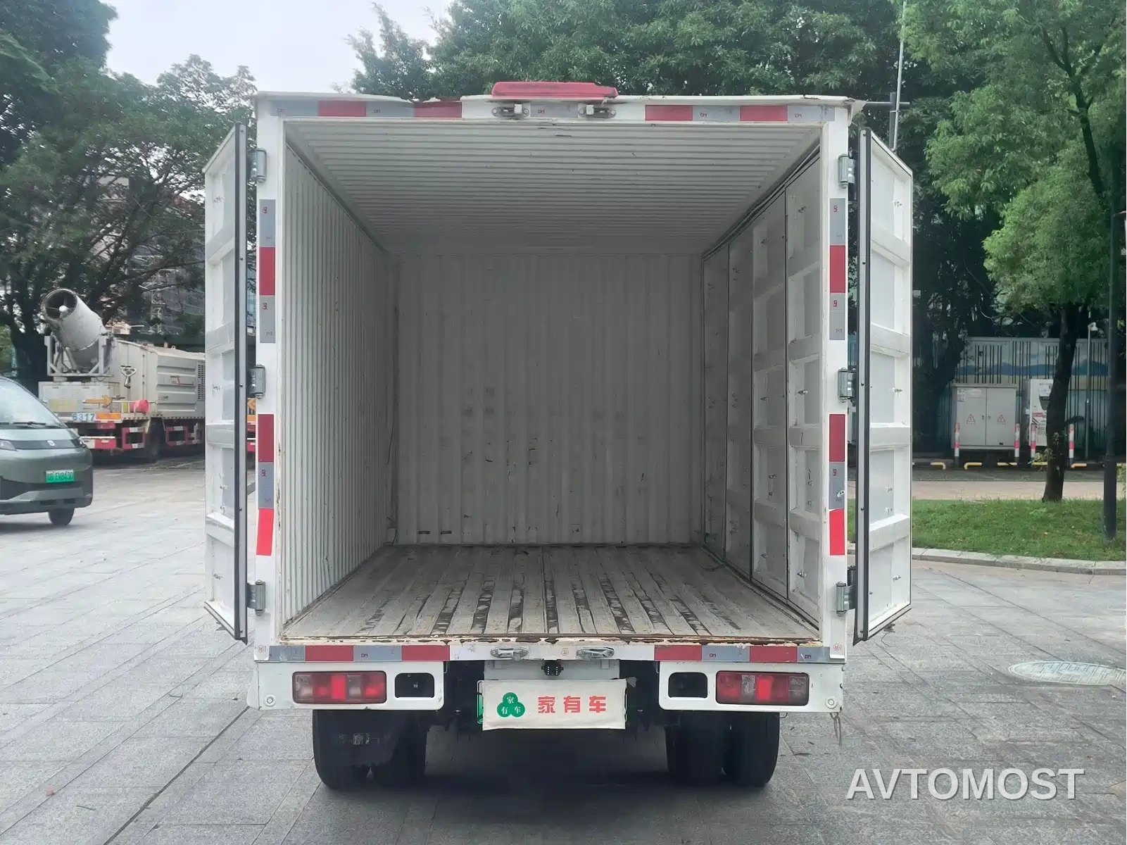 SRM Xinyuan T5L EV 2025 AVIC 56.7KWh Standard 3.8m Cargo Grid — фото 18