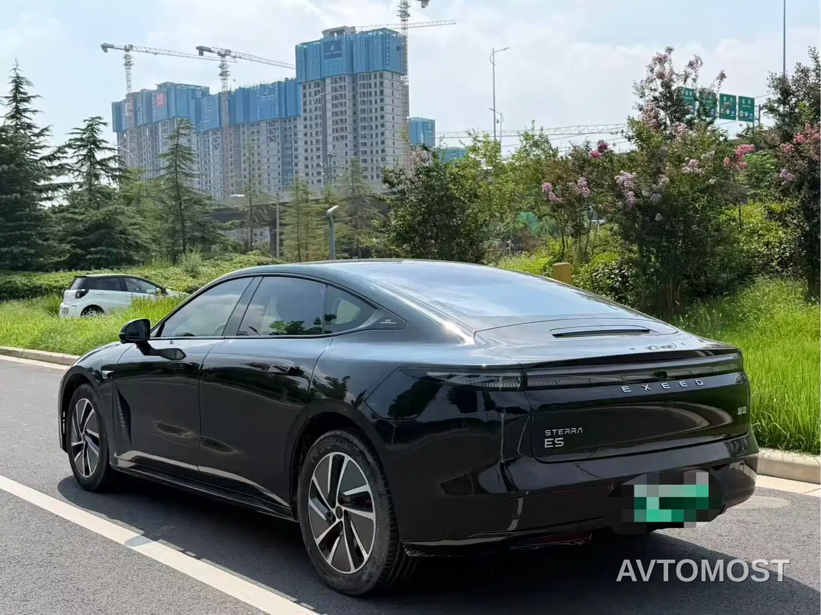 Exeed Exlantix ES 2025 Range Extender Pro Highway Assist — фото 3