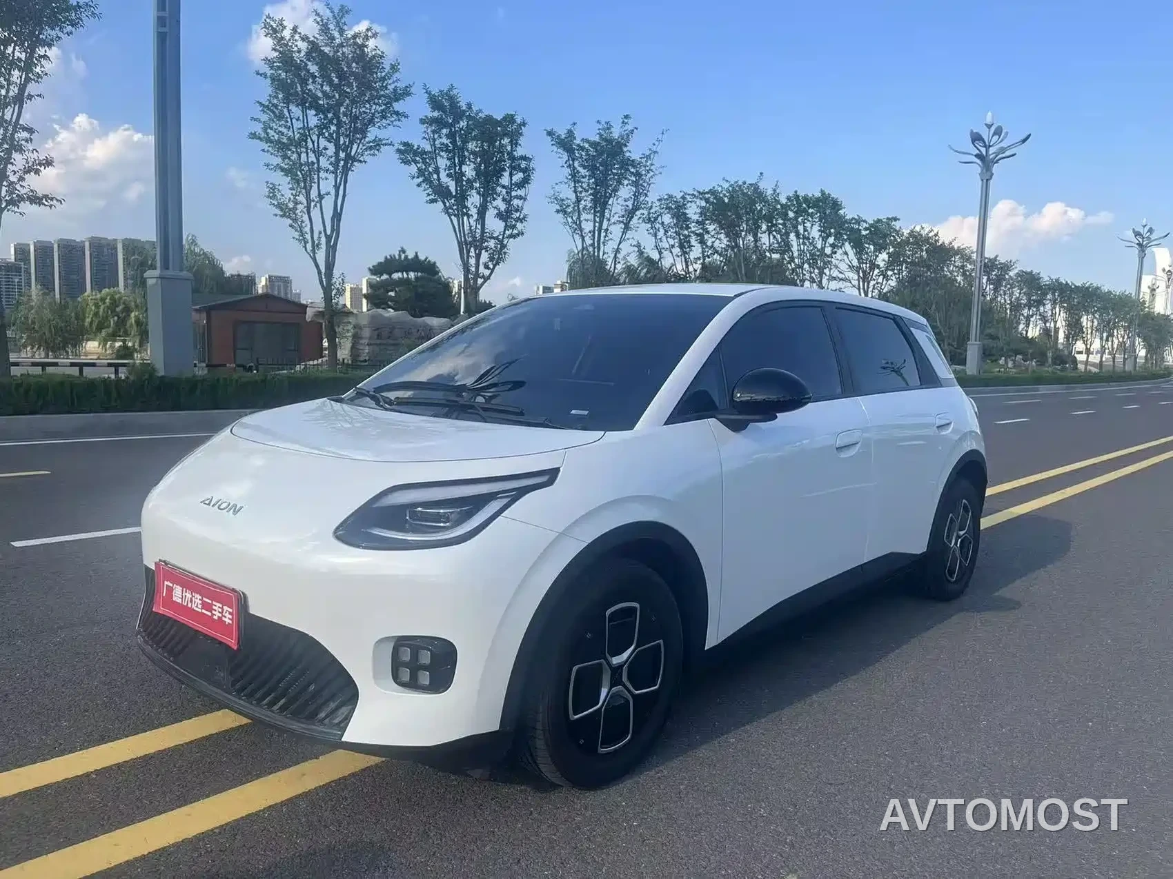AION UT 2025 Model 330 Starlight Edition — фото 3