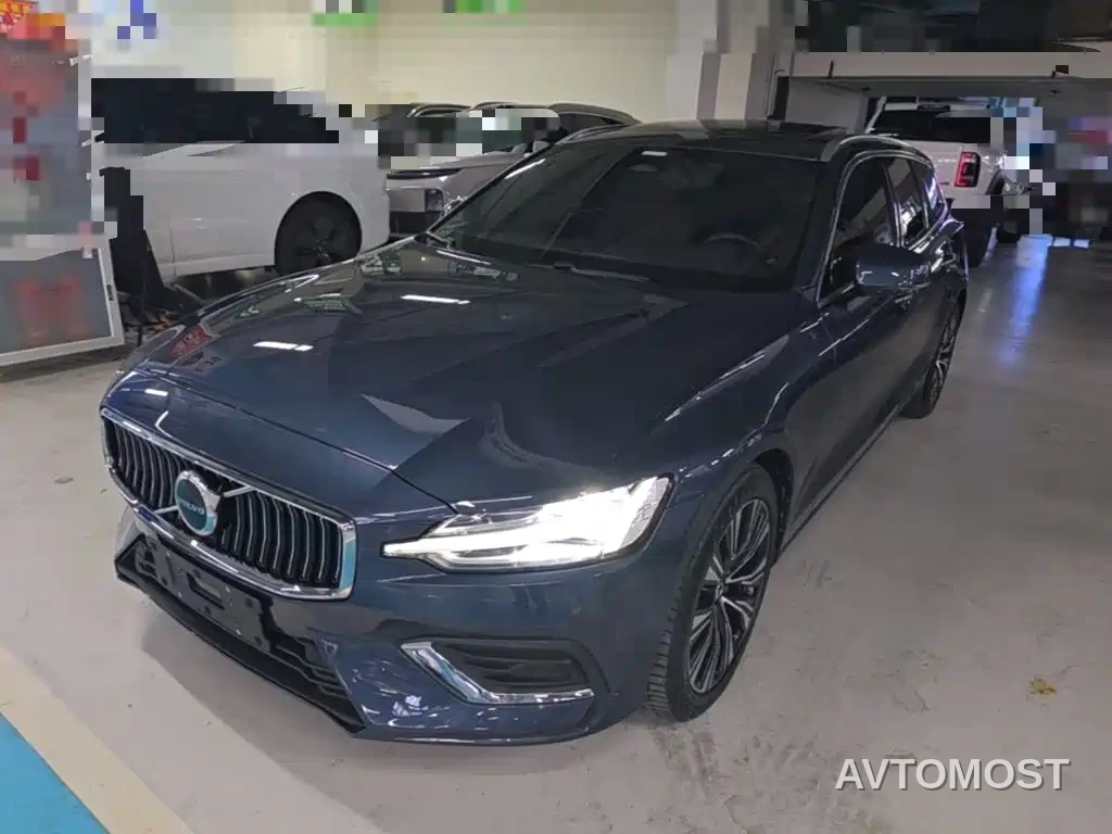Volvo V60 2023 B5 Smart Luxury Enjoyment Edition — фото 2
