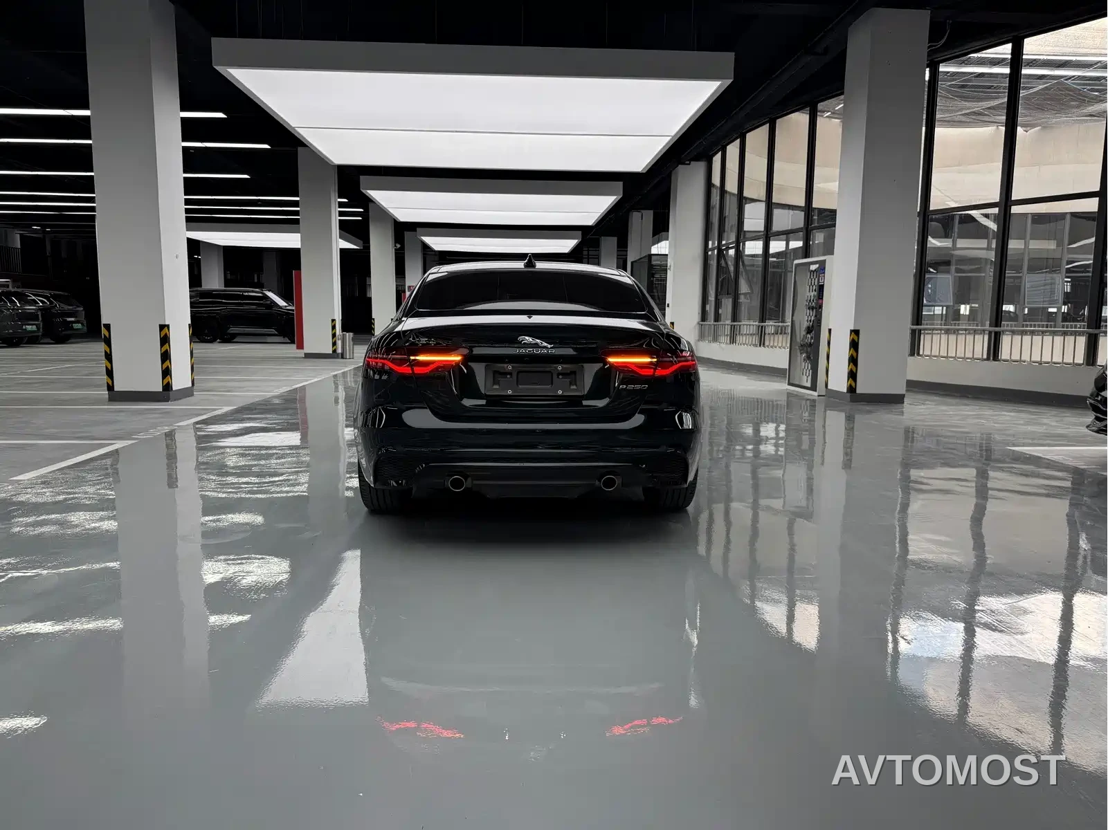 Jaguar XEL 2022 2.0T 250PS R-DYNAMIC S Progressive Sport Edition — фото 14