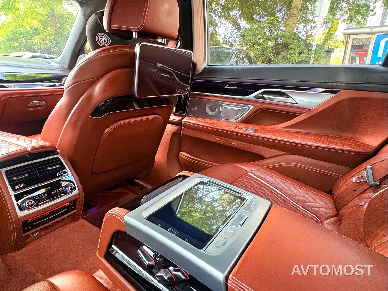 BMW 7 Series 2021 Model 740Li xDrive Executive Luxury Package — фото 11