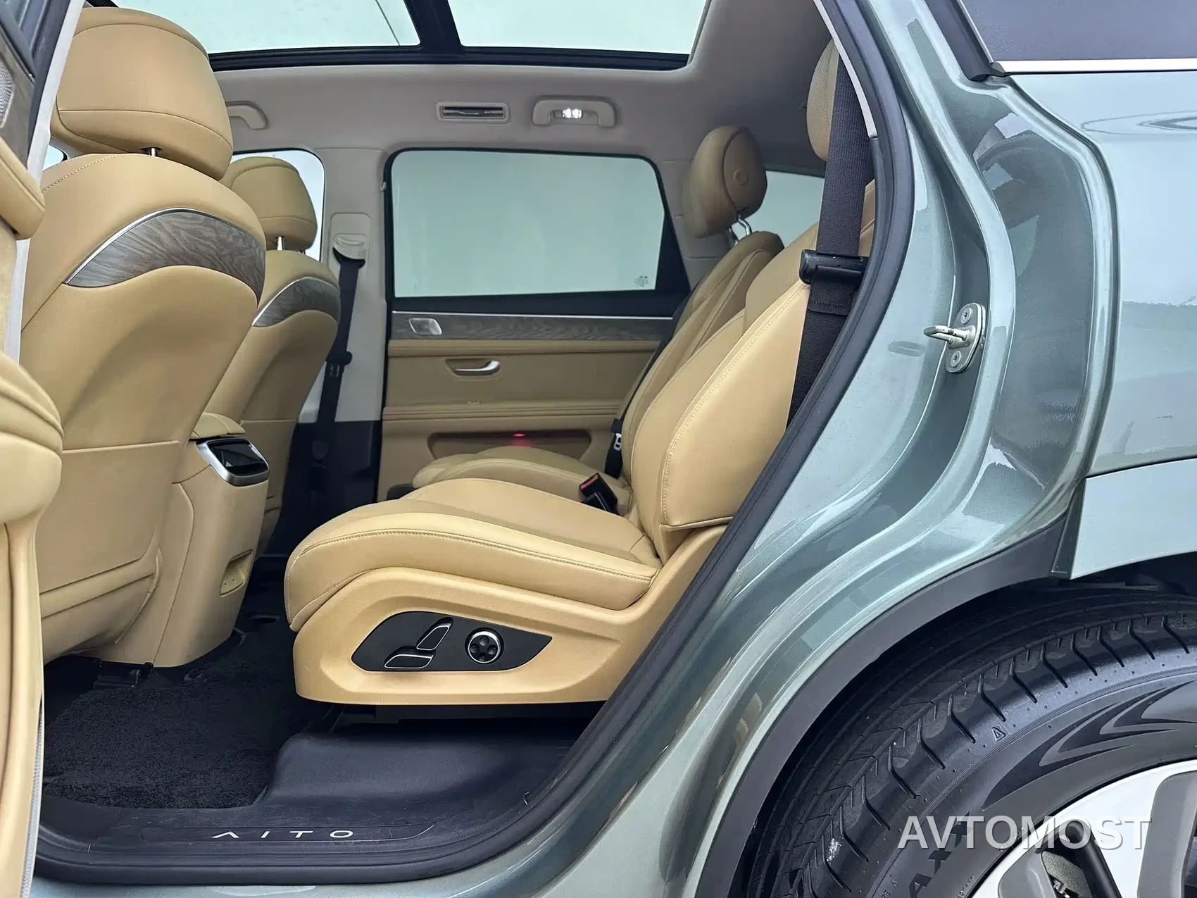AITO M7 2022 1.5T RWD Comfort Edition — фото 10