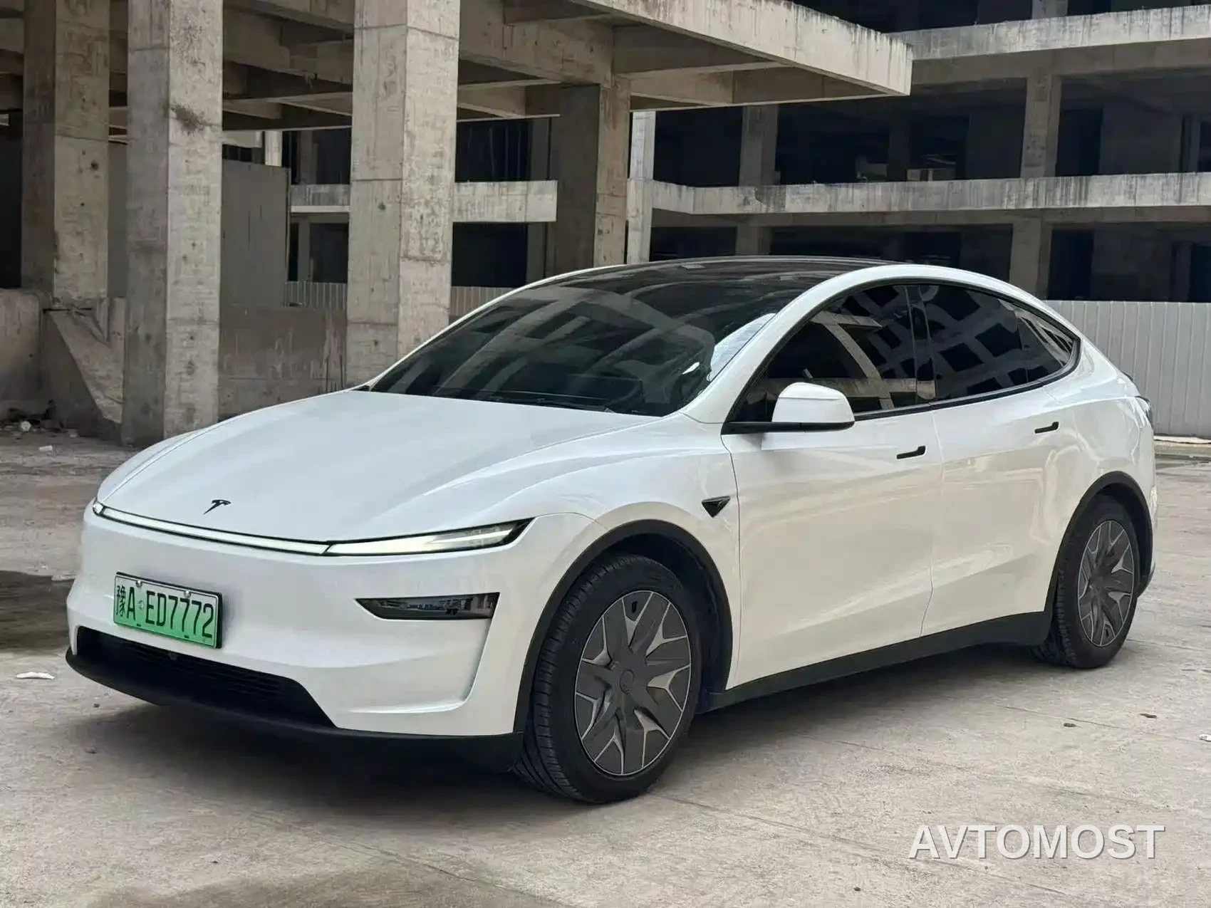 Tesla Model Y L 2025 Facelift Long Range AWD — фото 1