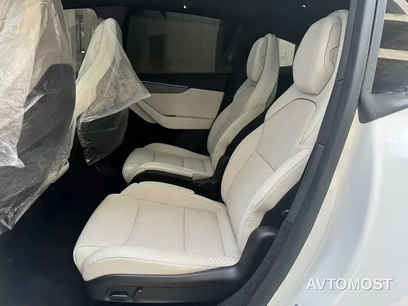 Tesla Model Y L 2025 Facelift Long Range AWD — фото 4