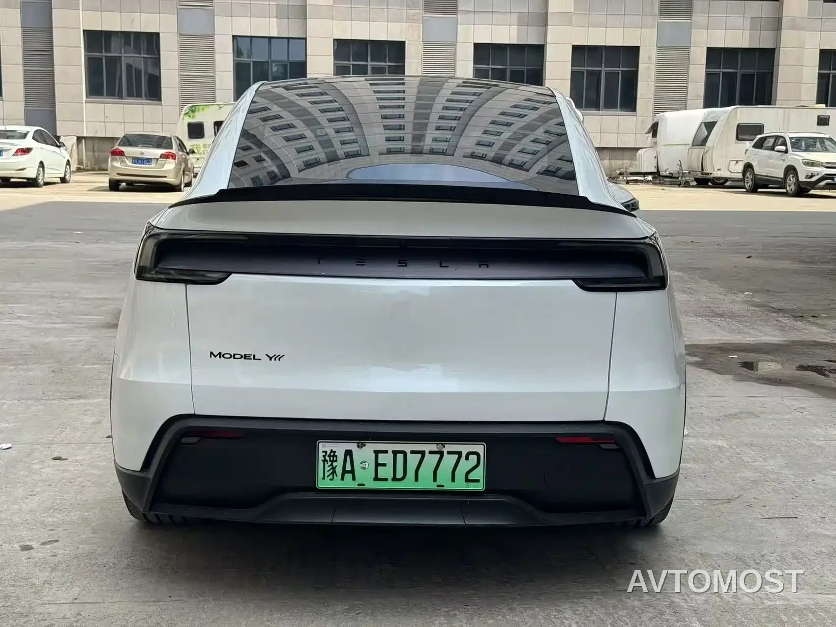 Tesla Model Y L 2025 Facelift Long Range AWD — фото 6